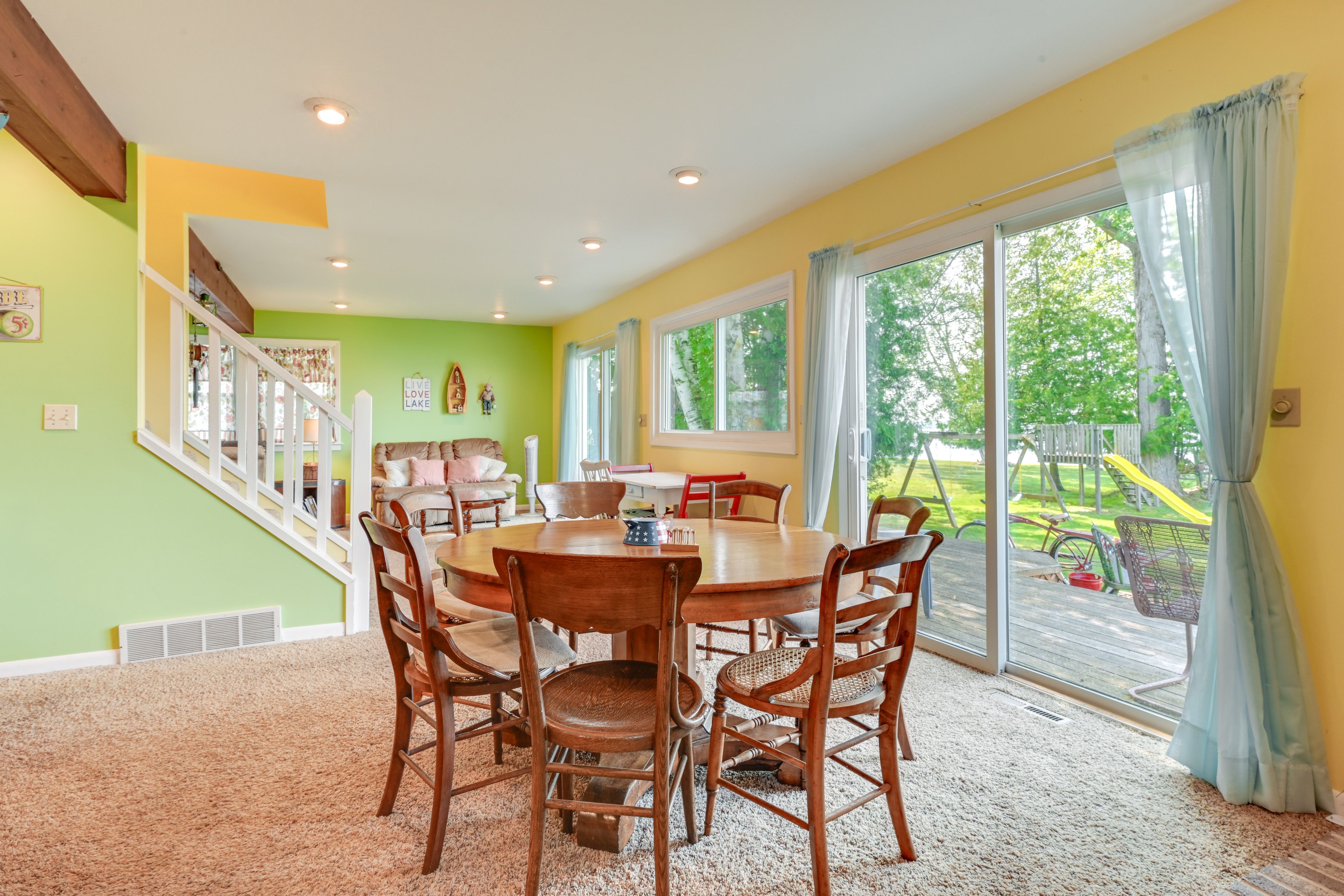 Dining Room | Dishware & Flatware Provided