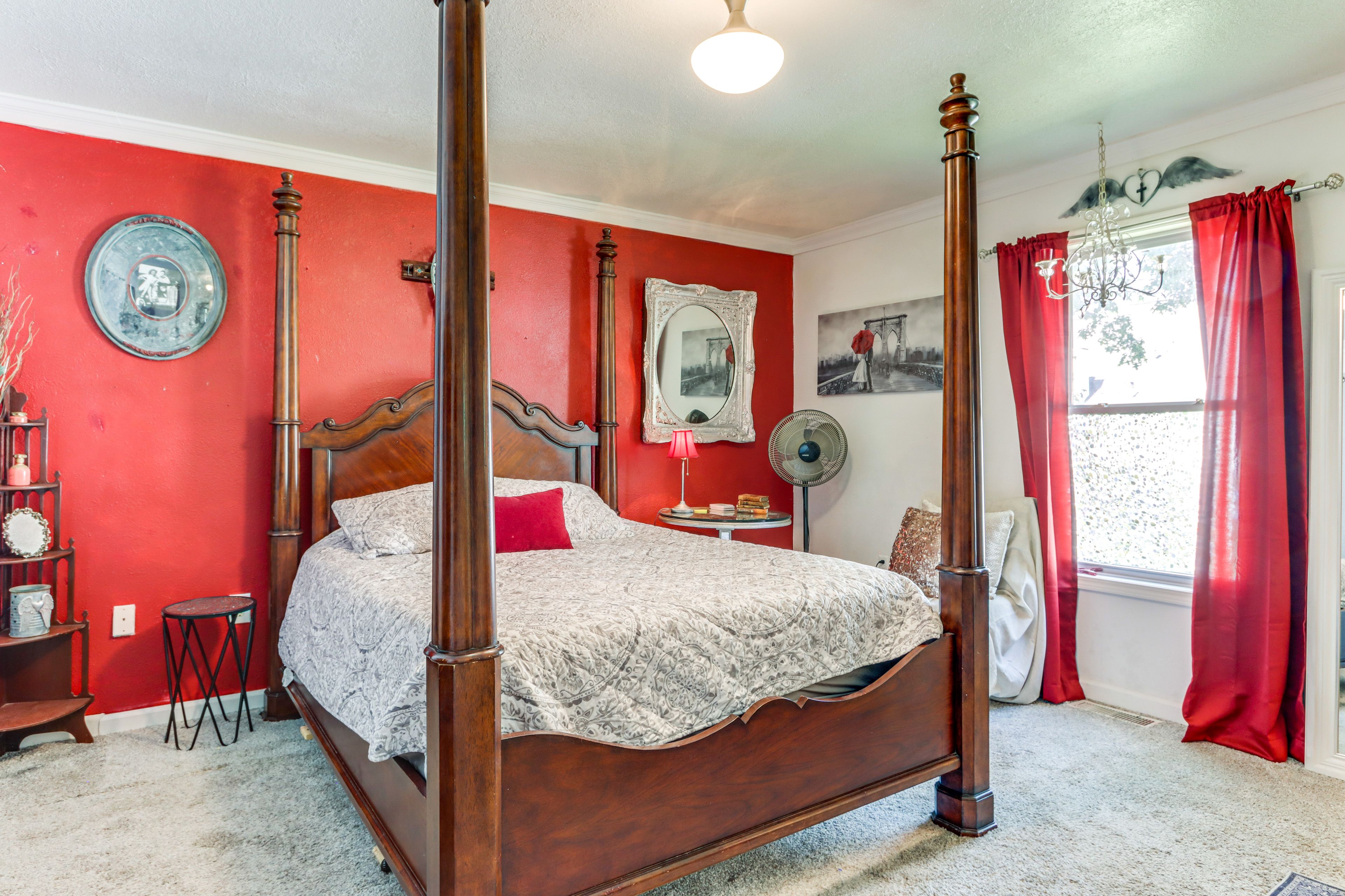Bedroom 1 | Queen Bed | En-Suite Bathroom