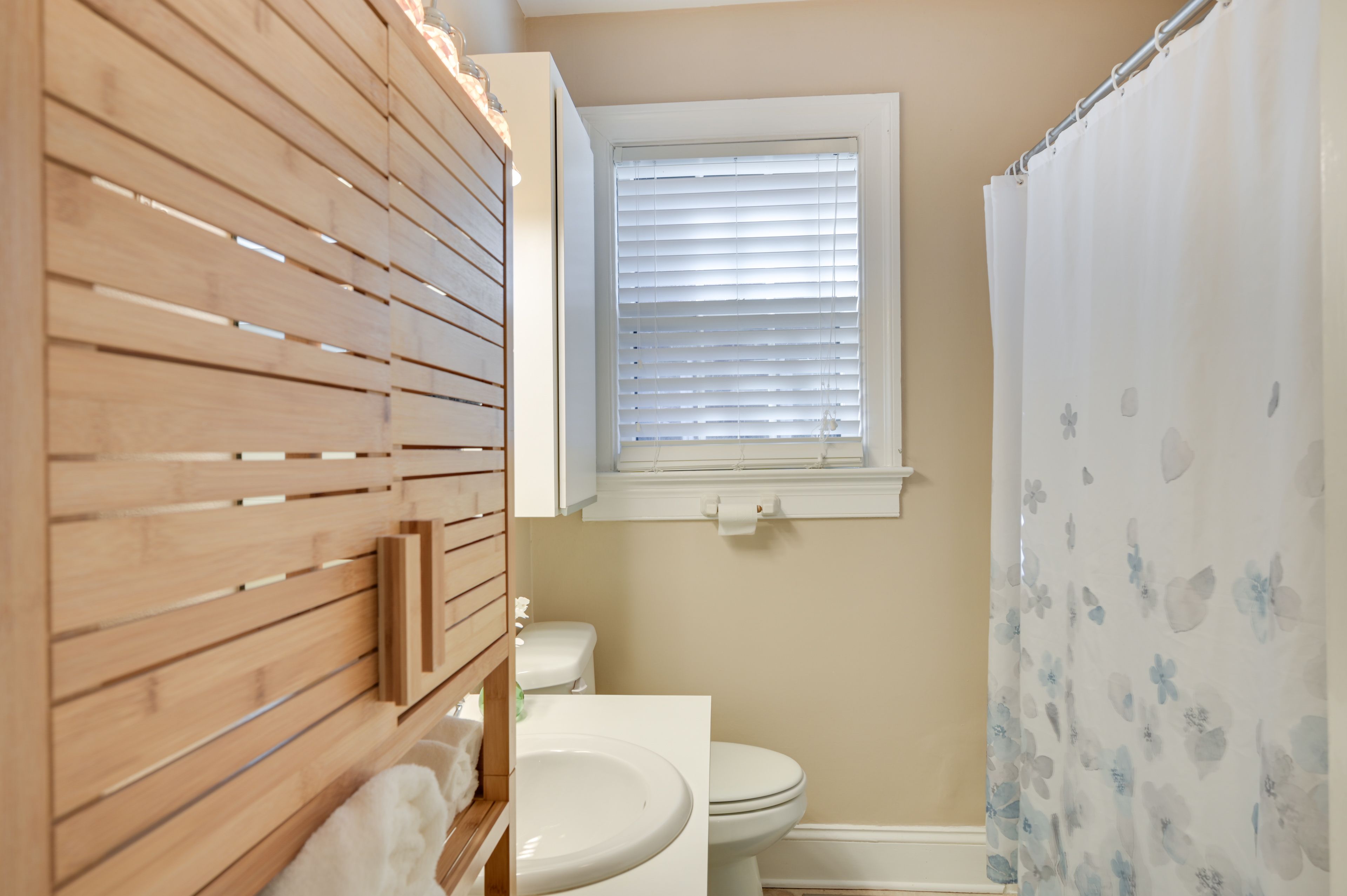 Full Bathroom | Towels Provided