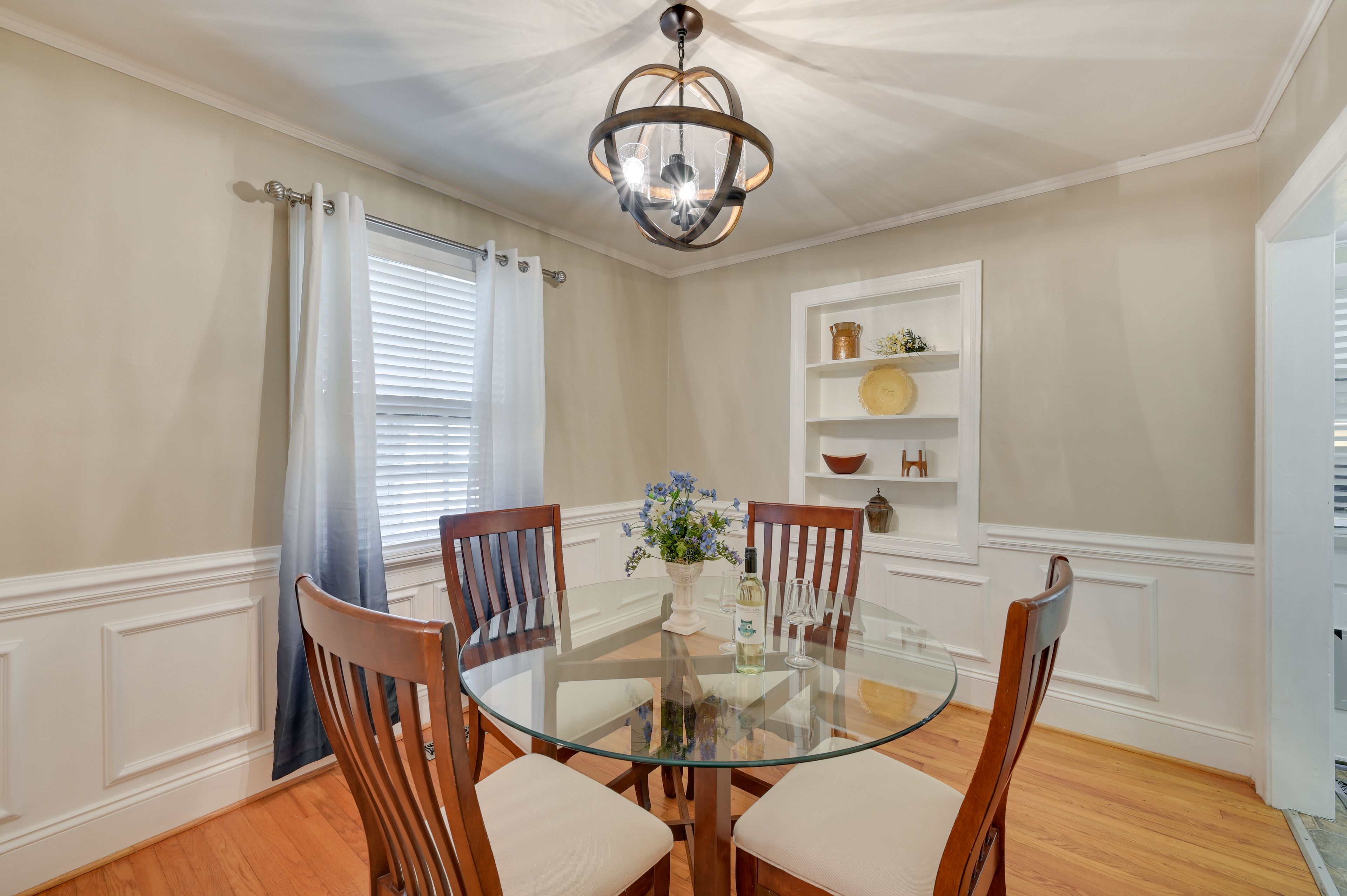 Dining Room | Dishware & Flatware Provided