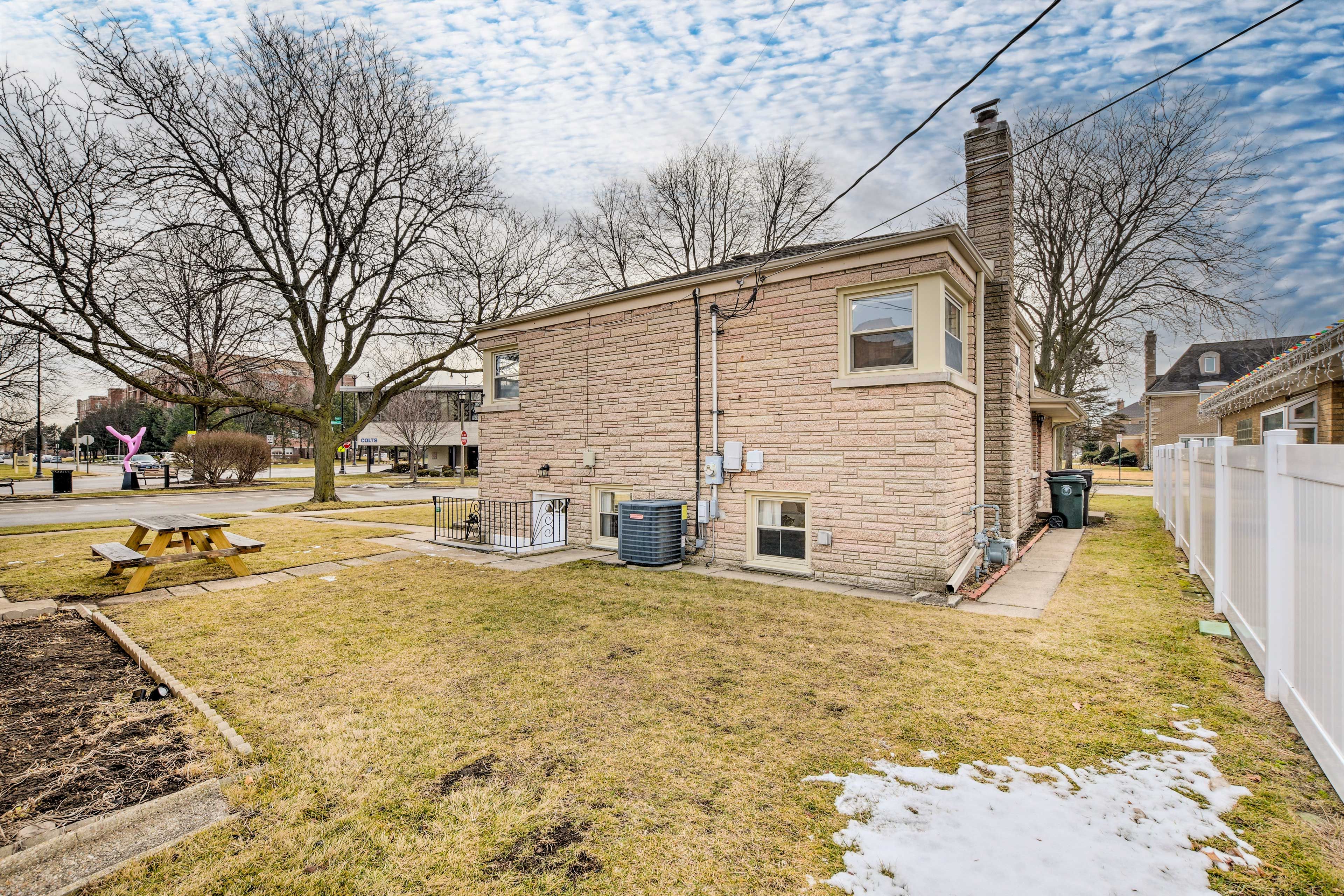 Private Yard | Central Heating & A/C | Free WiFi
