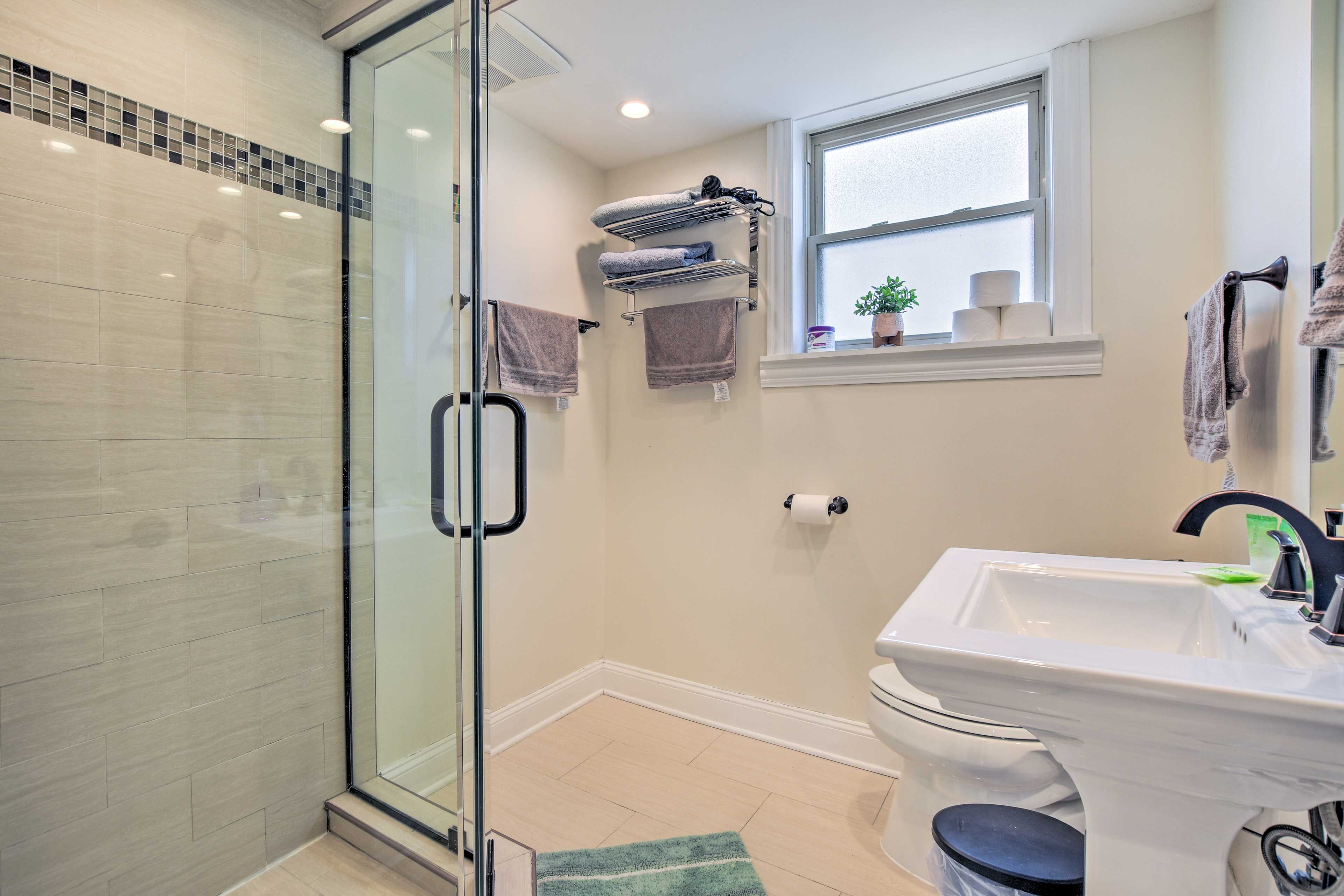Full Bathroom | Basement | Complimentary Toiletries | Hair Dryer