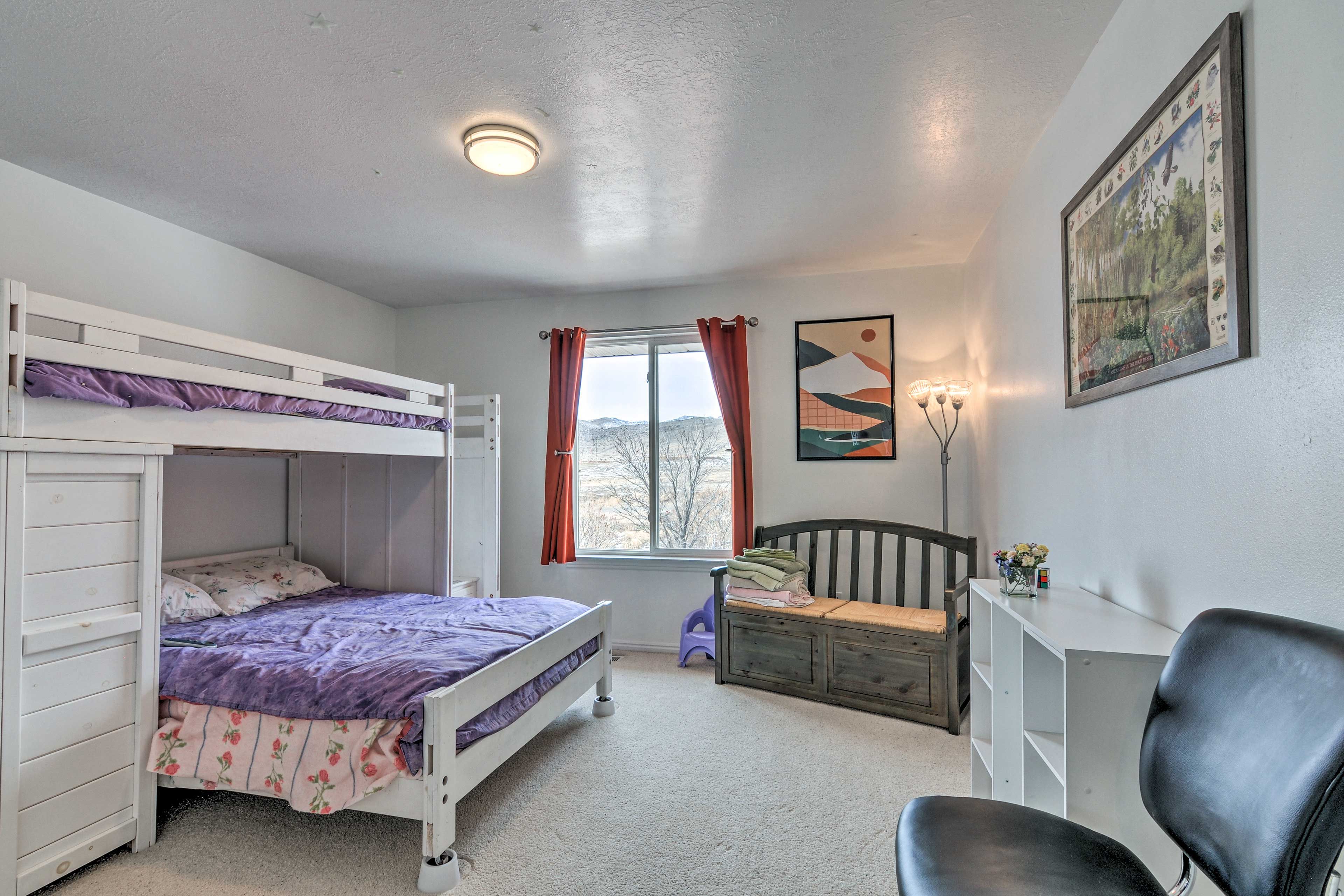 Bedroom 3 | Twin/Full Bunk Bed
