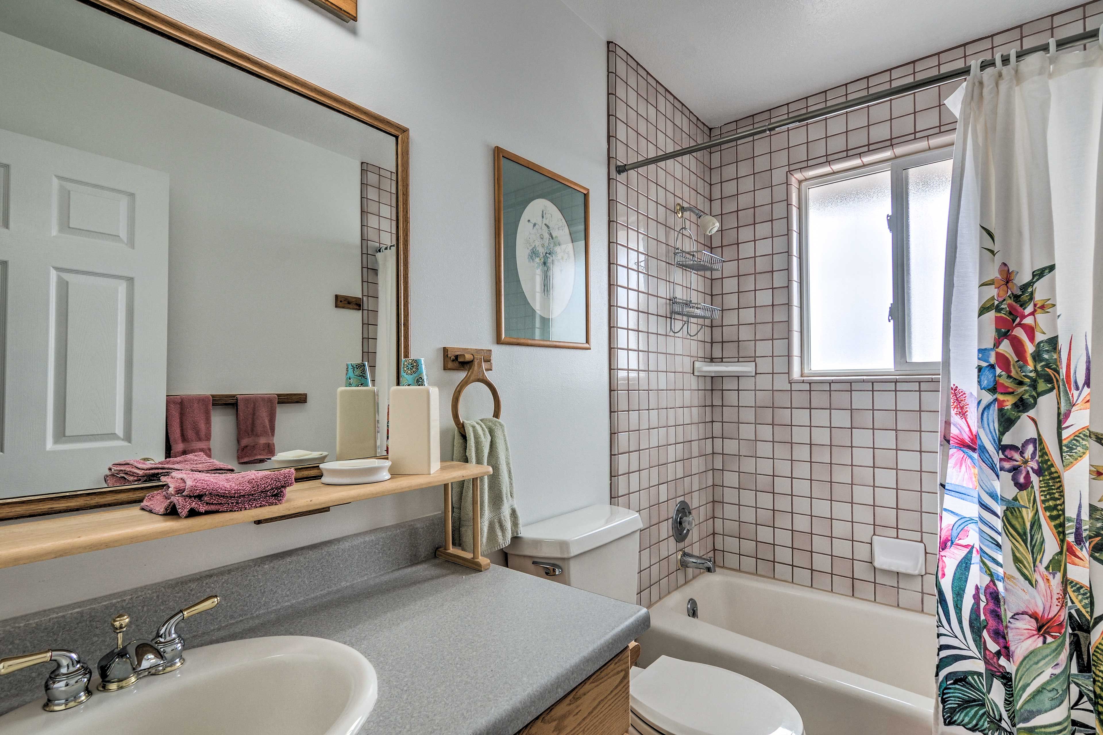 Full Bathroom | Complimentary Toiletries