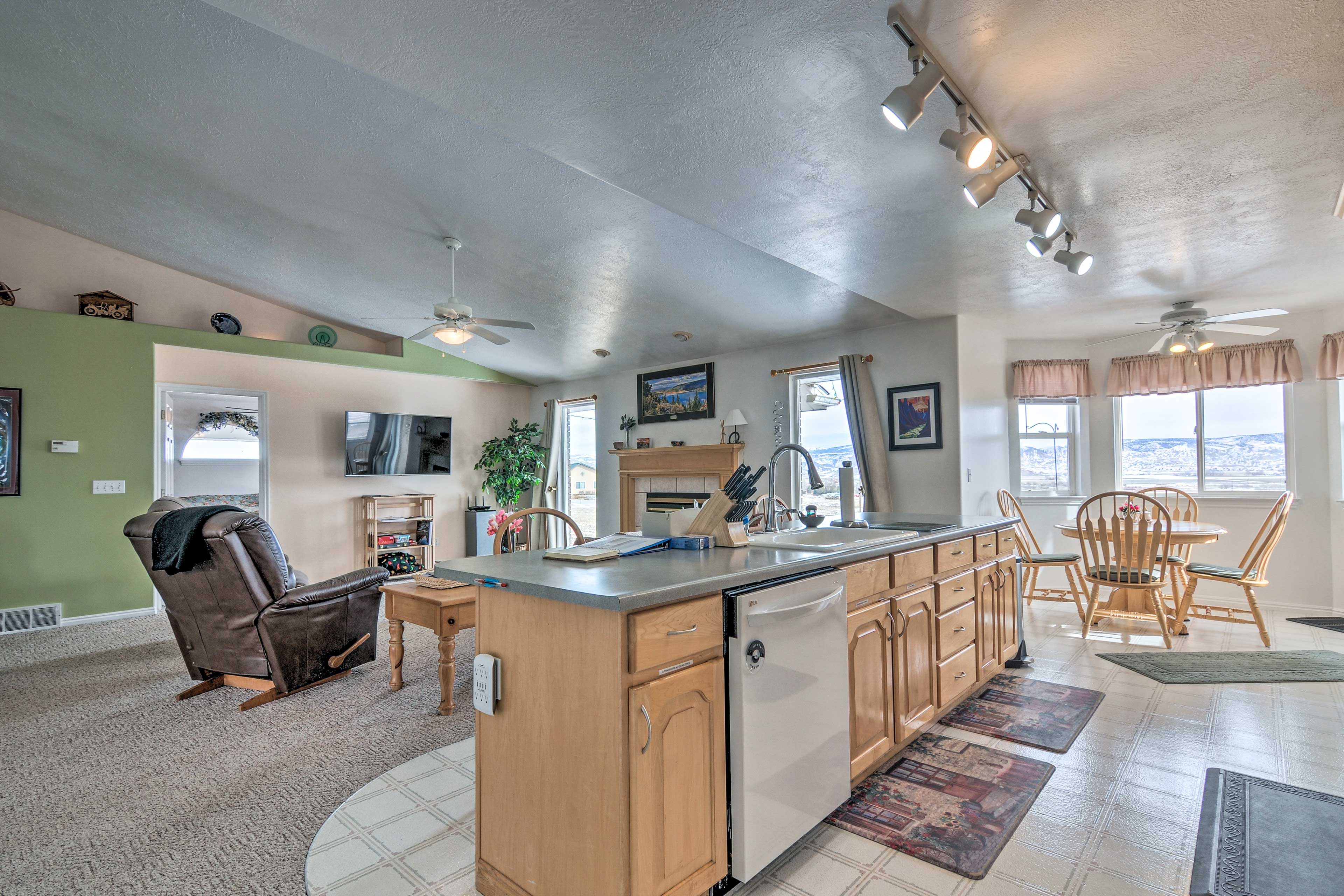 Kitchen | Drip Coffee Maker | Toaster