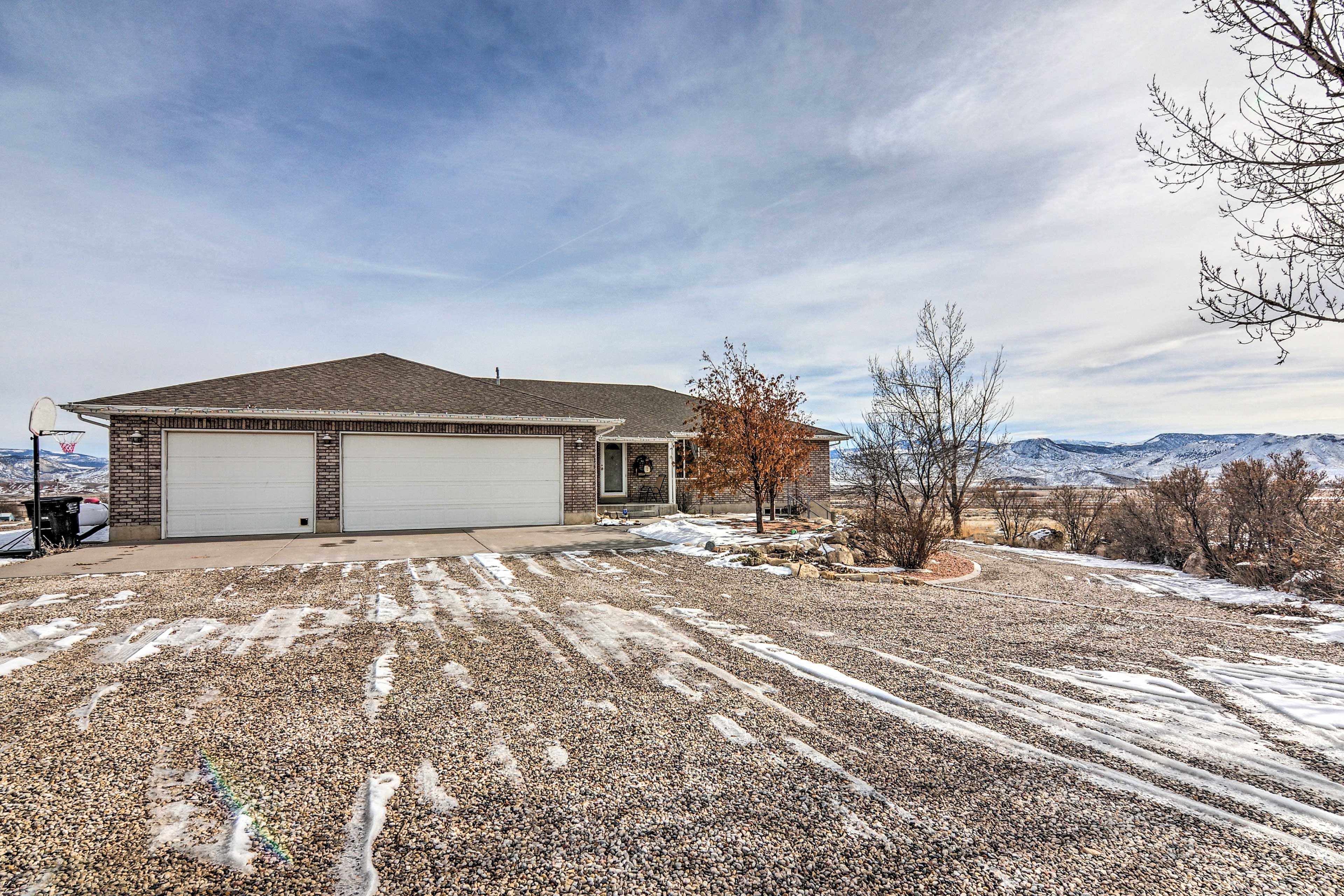Parking | Driveway (2 Vehicles) | RV/Trailer Parking (Hookups Upon Request)