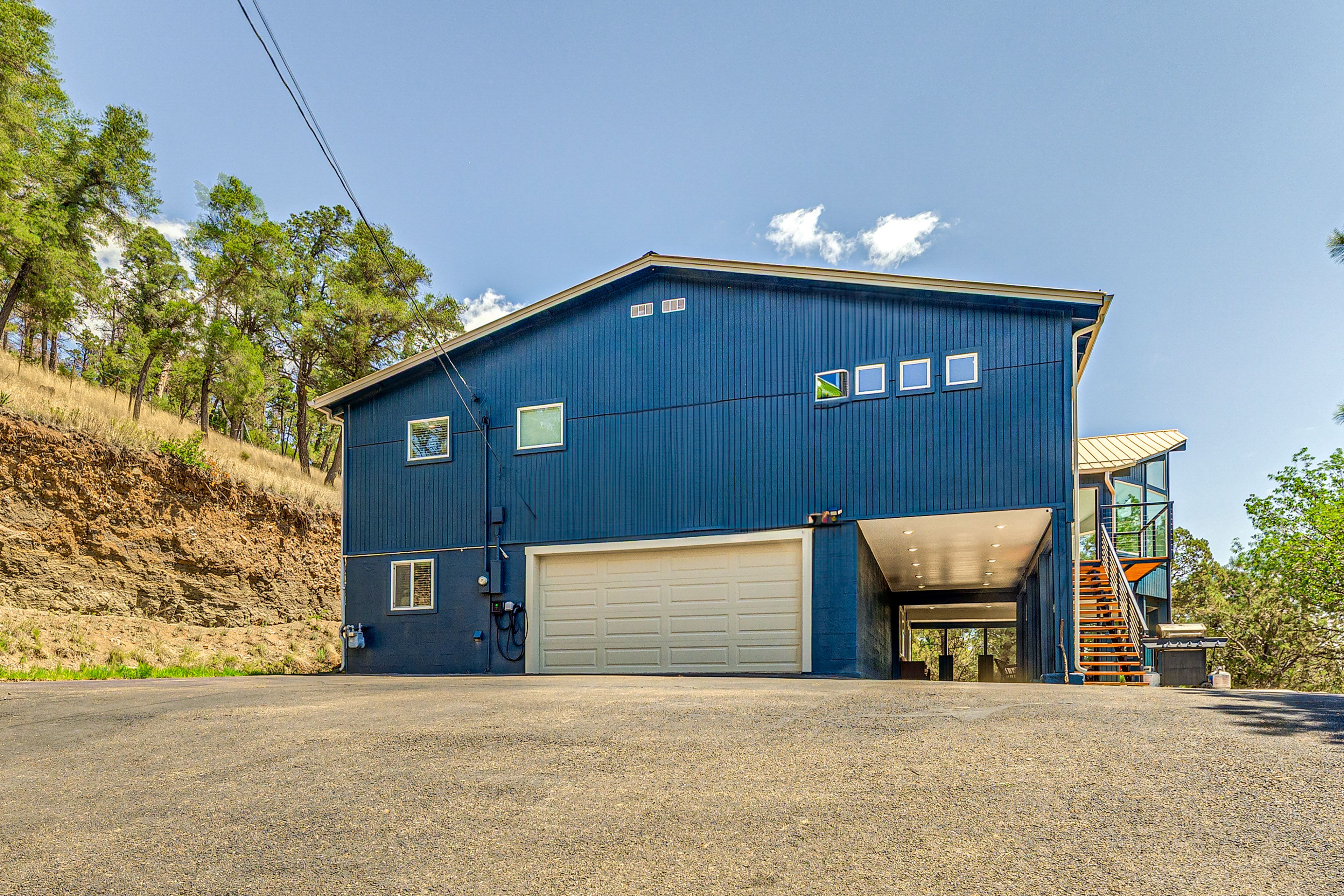 Parking | Driveway (Steep, 5 Vehicles) | RV/Trailer Parking (20 Ft Max)