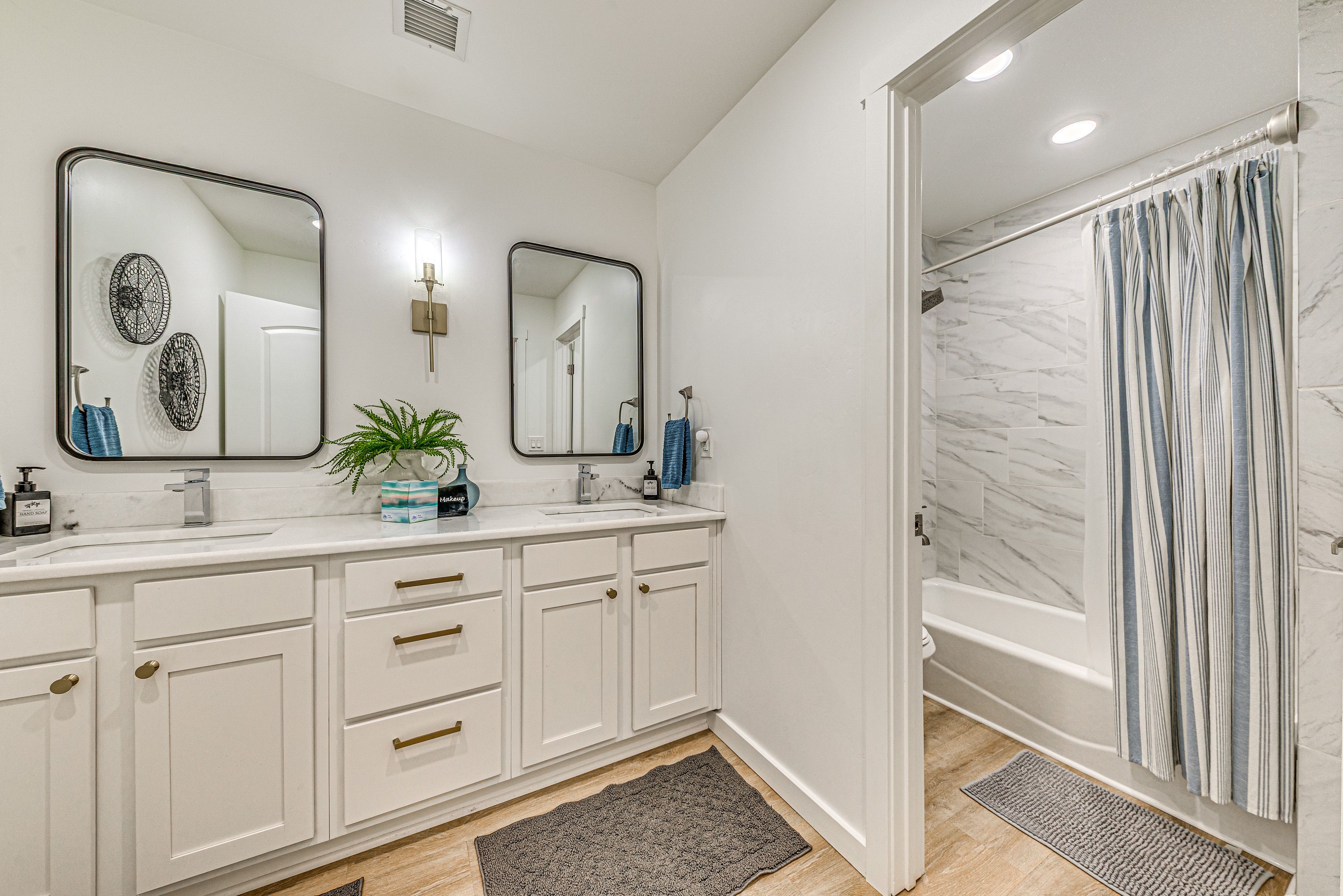 Full Bathroom | 1st Floor