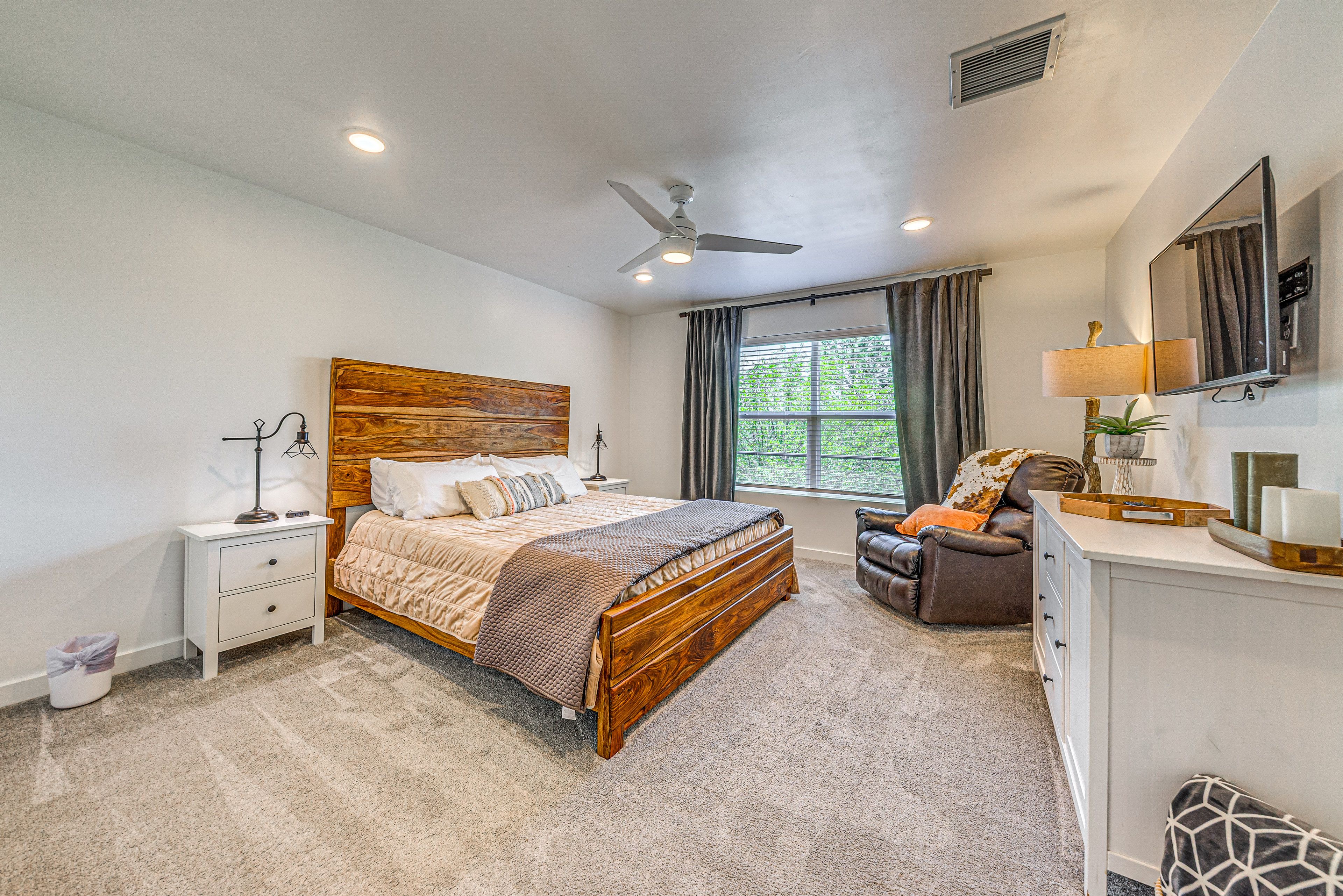 Bedroom 2 | 1st Floor | King Bed