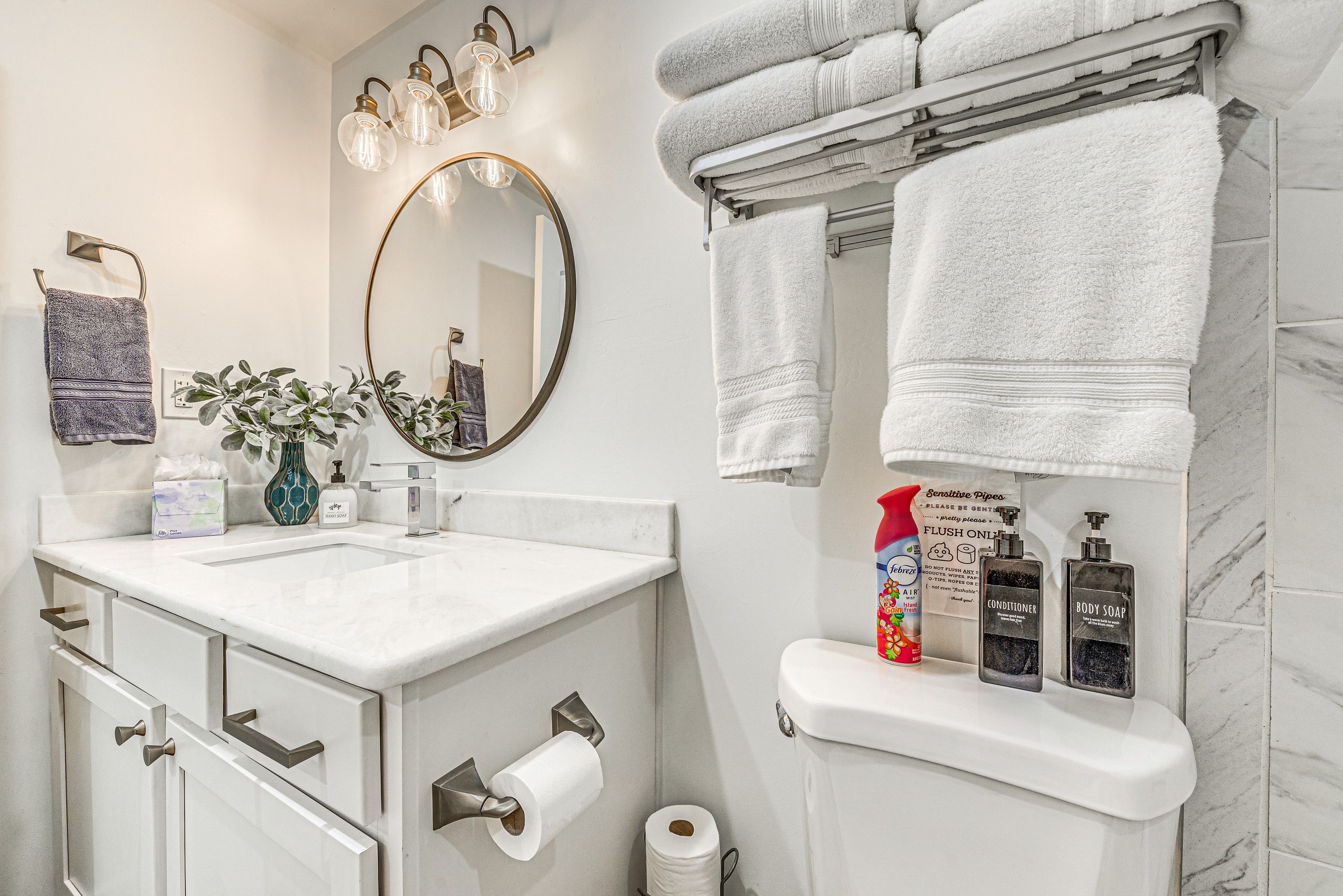 Full Bathroom | Downstairs | Shower/Tub Combo