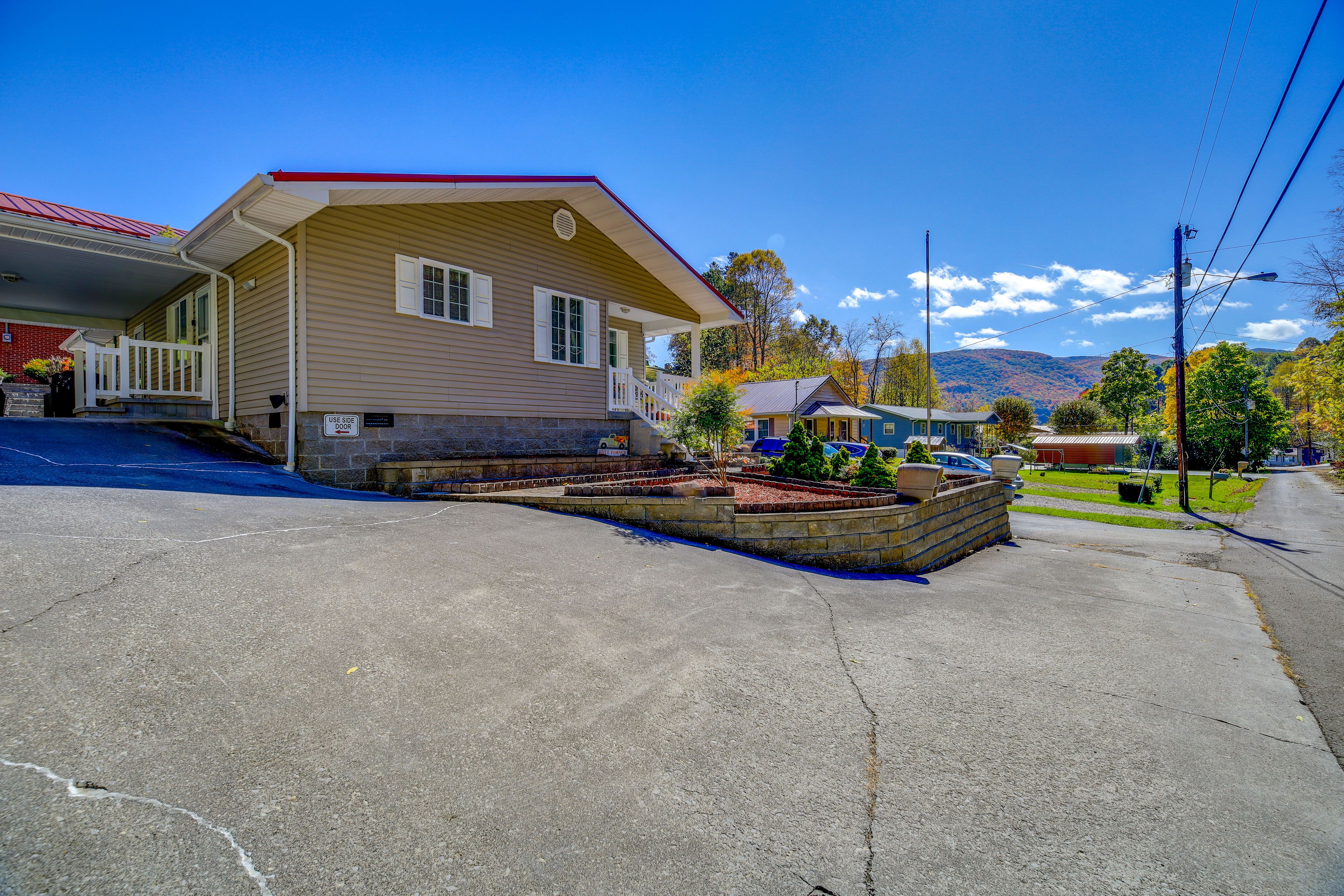 Parking | Carport (1 Vehicle) | Driveway (2 Vehicles)