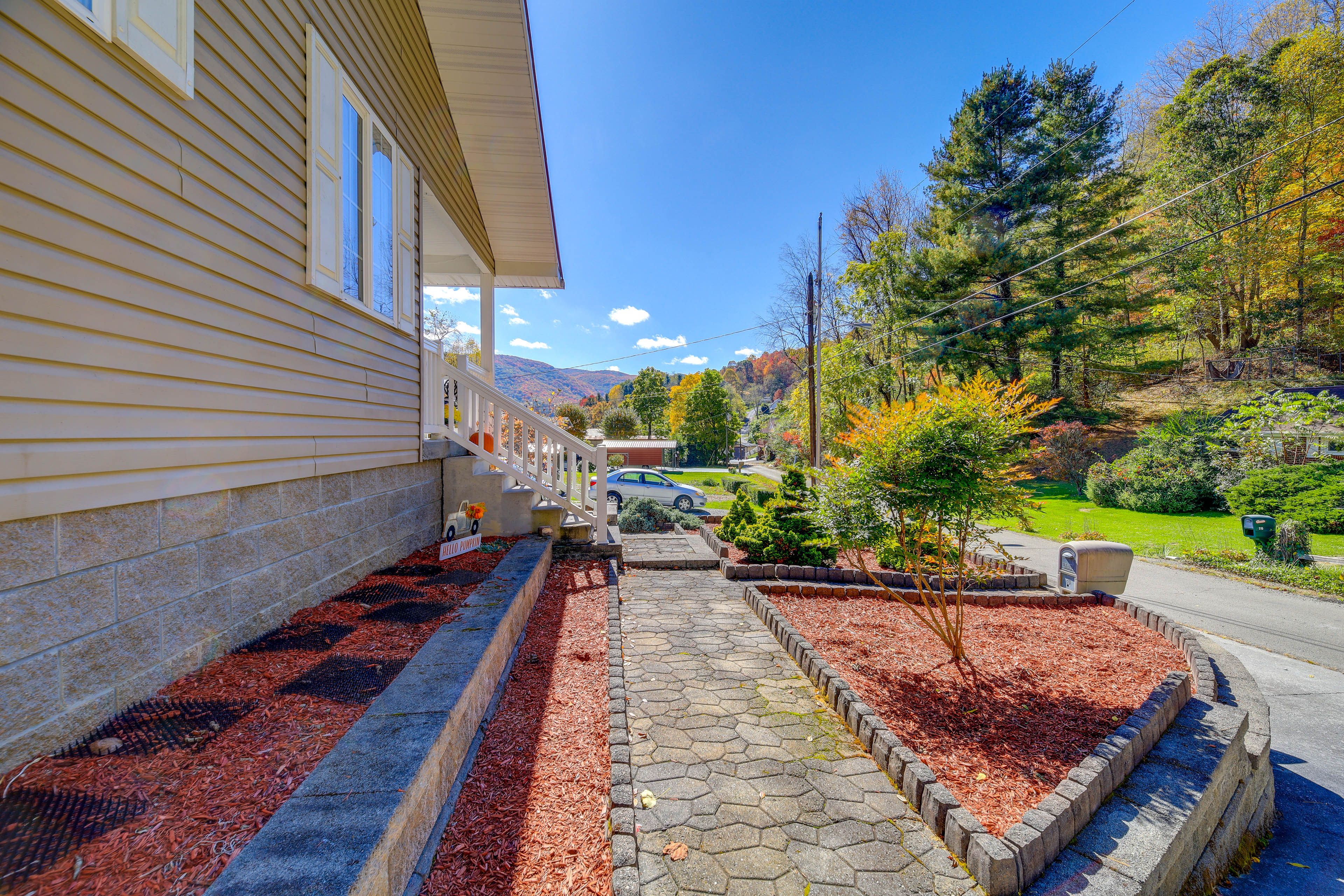 Front Exterior | Terrace Yard