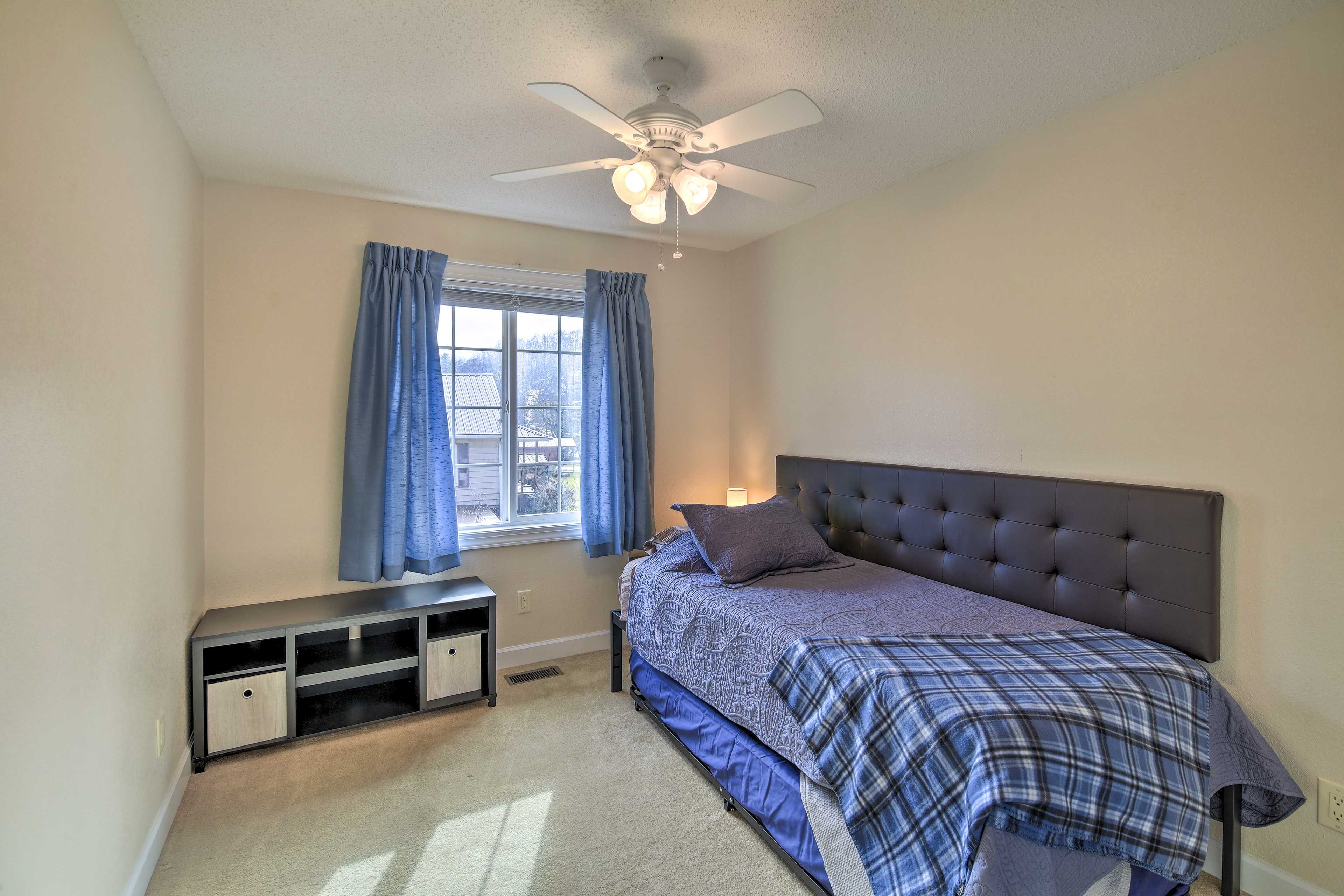 Bedroom 3 | Twin XL Bed | Twin Trundle
