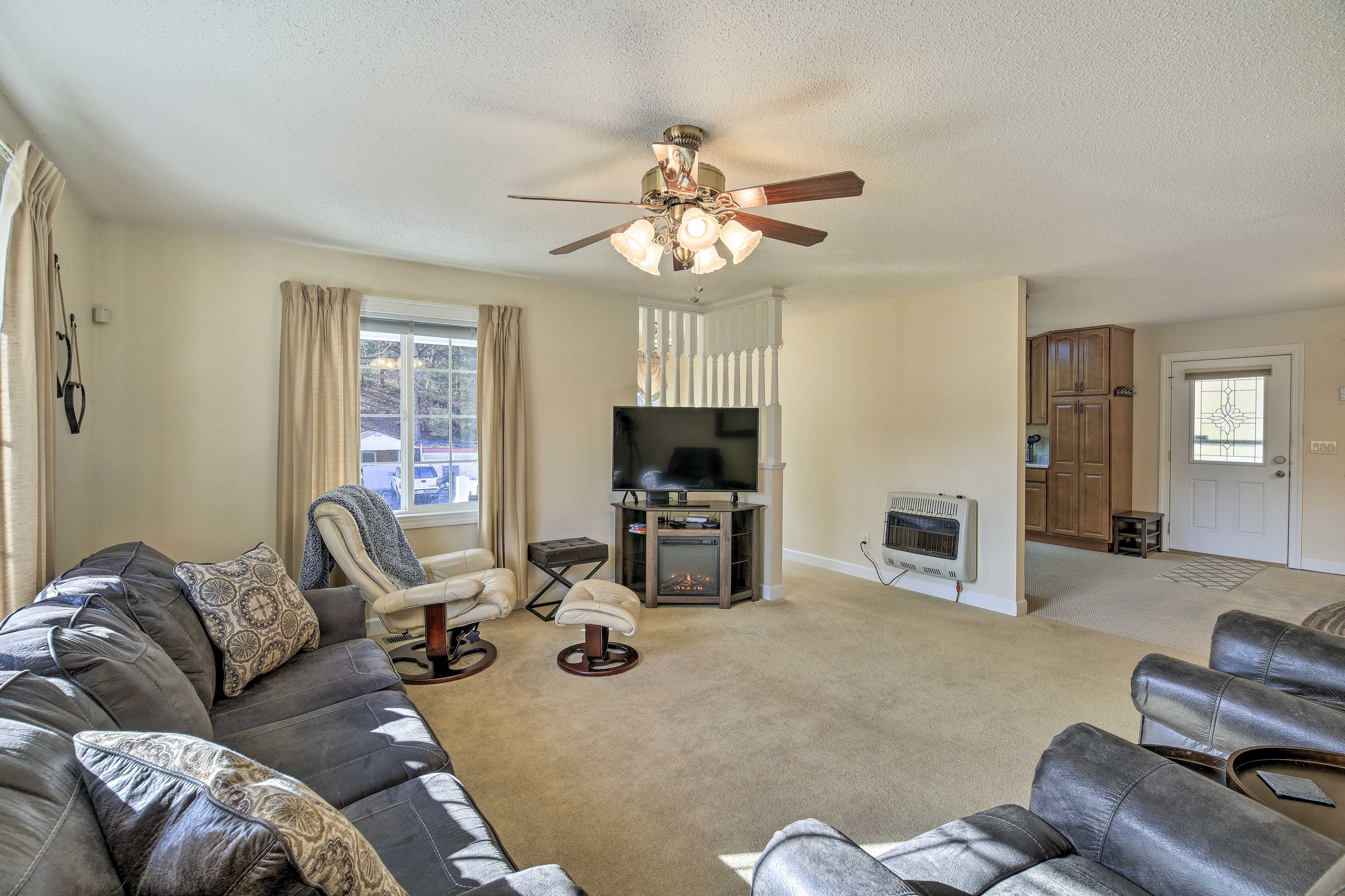 Living Room | Central A/C | Smart TVs