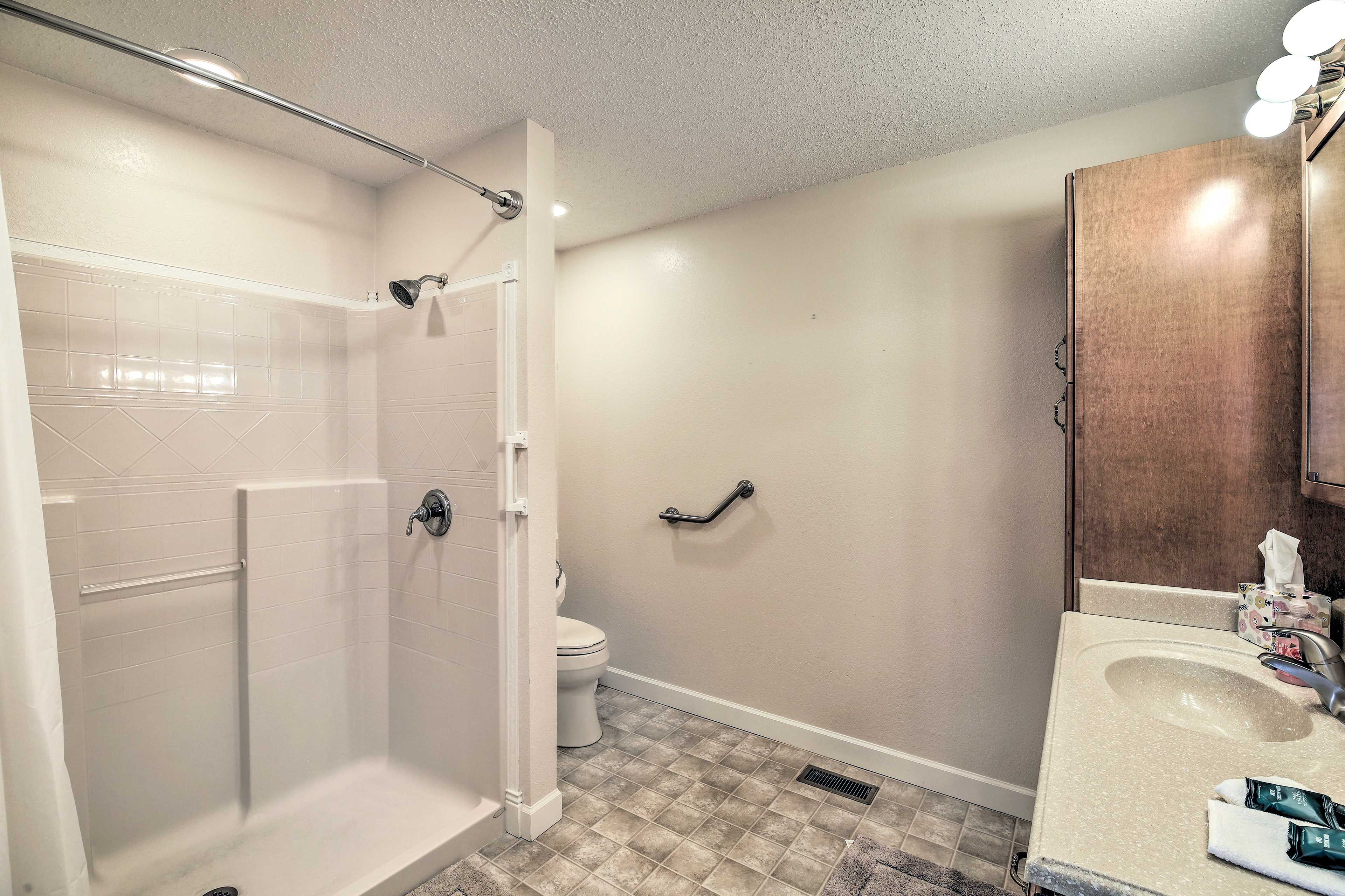 En-Suite Bathroom | Towels Provided