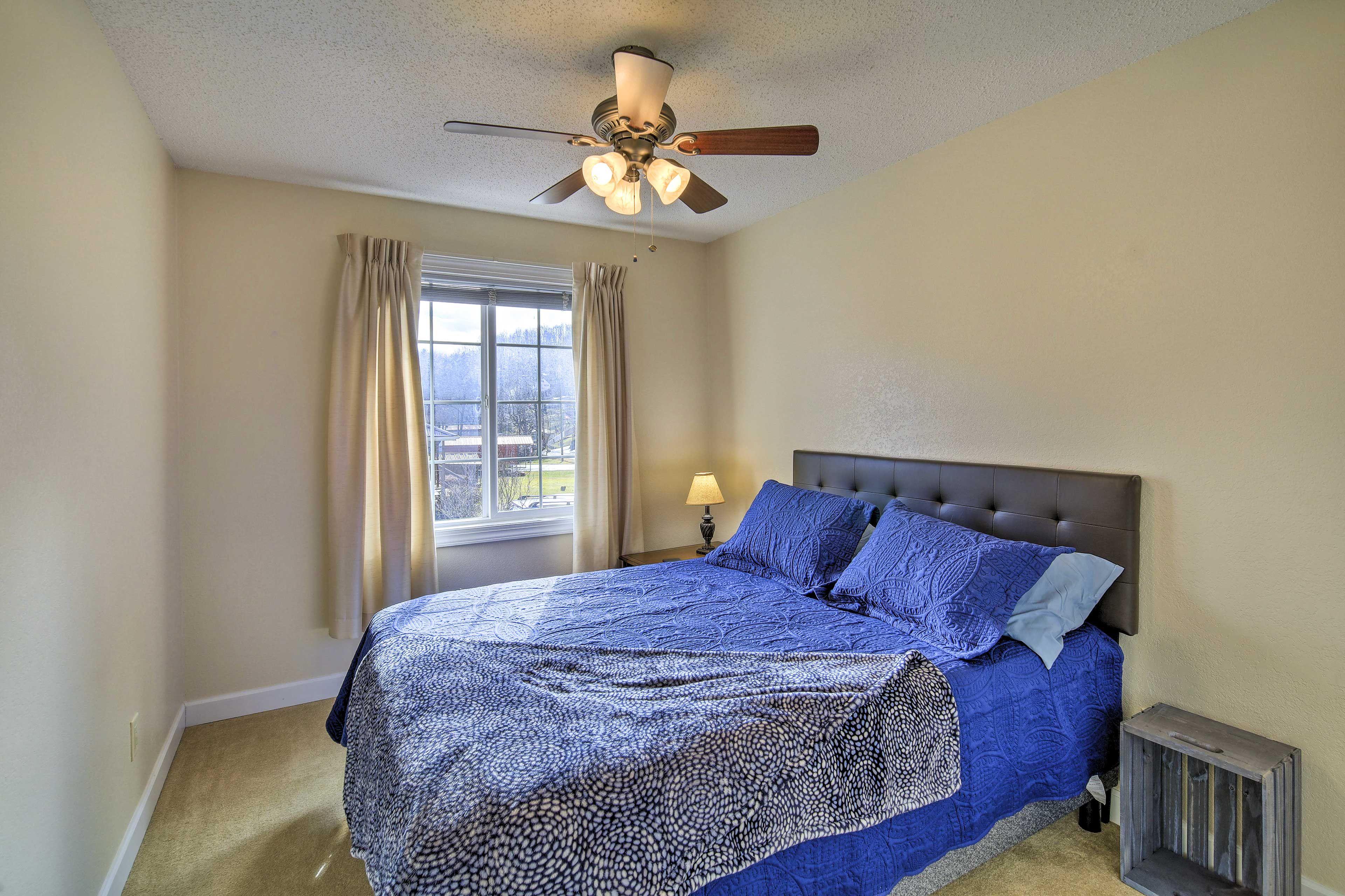 Bedroom 2 | Queen Bed
