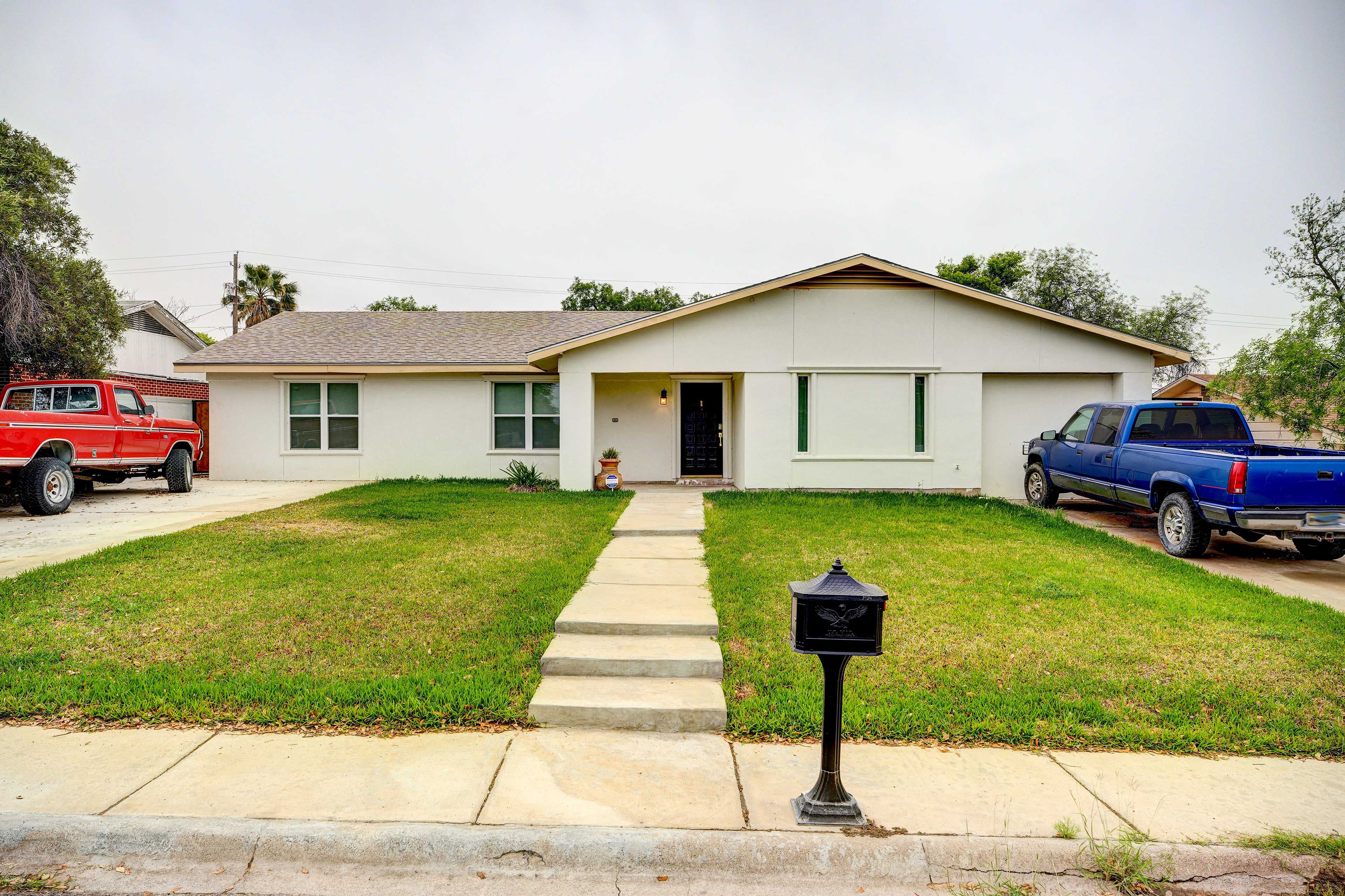 Home Exterior | Single Story