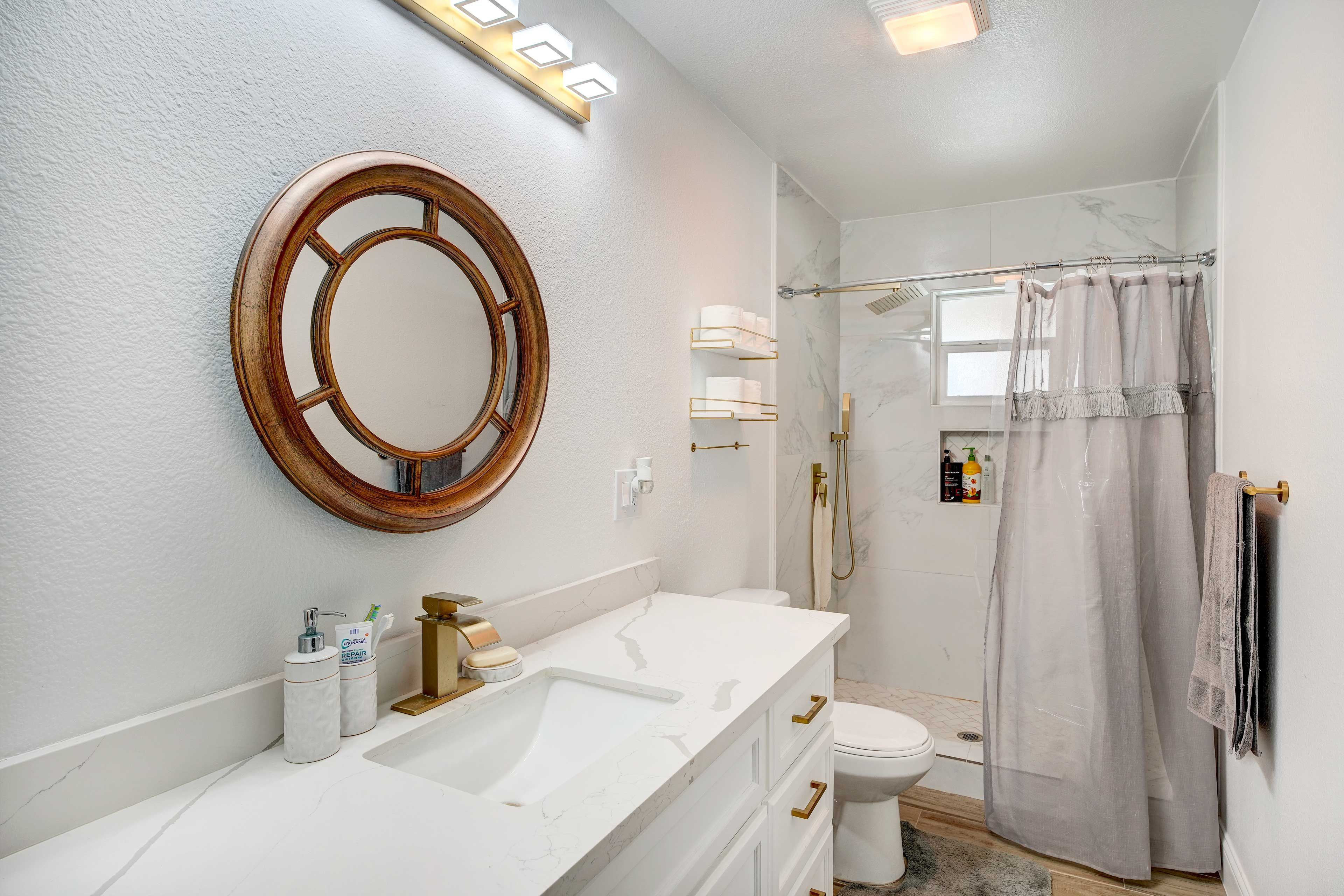 Full Bathroom | Main Level