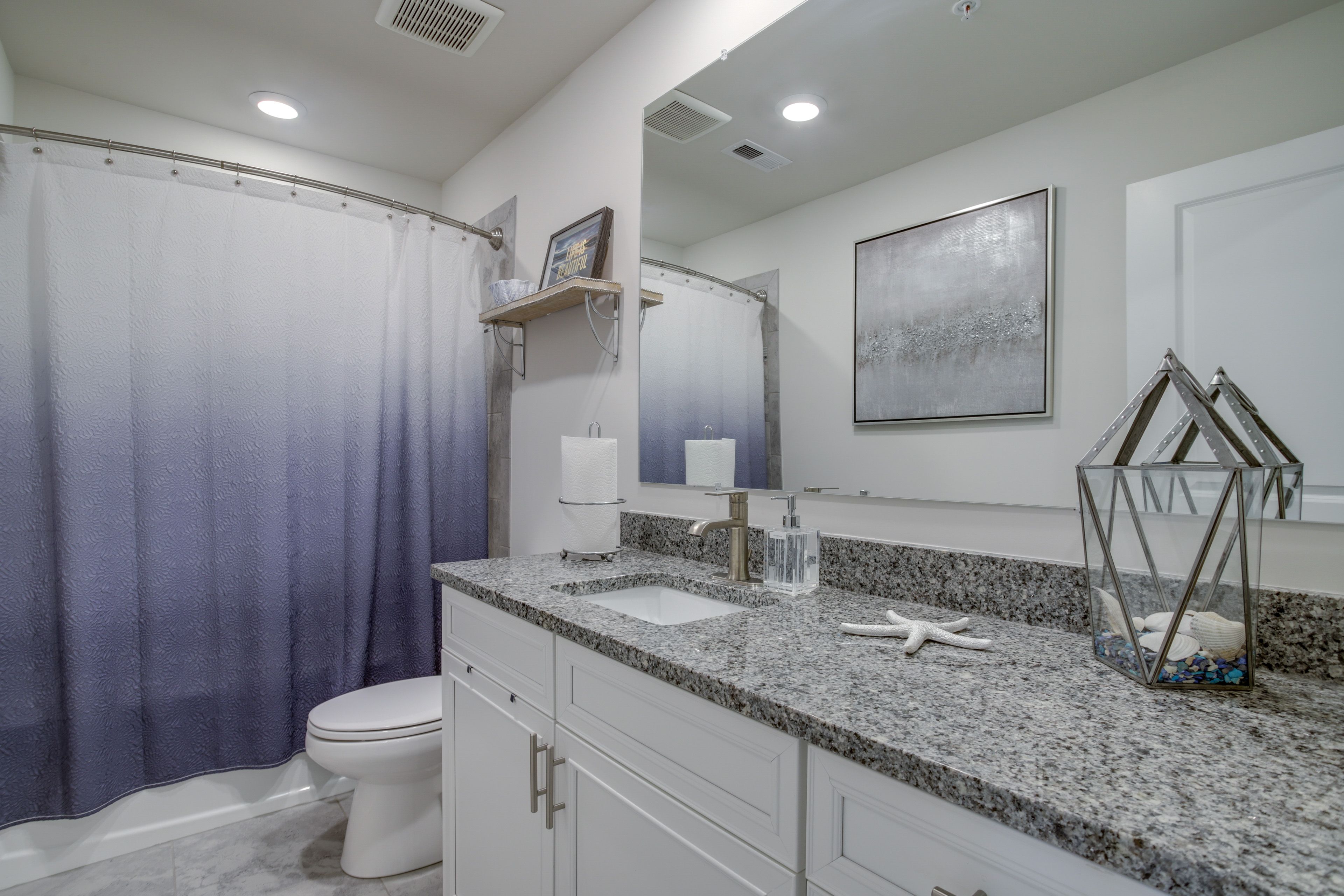 Full Bathroom | Complimentary Toiletries | 3rd Floor