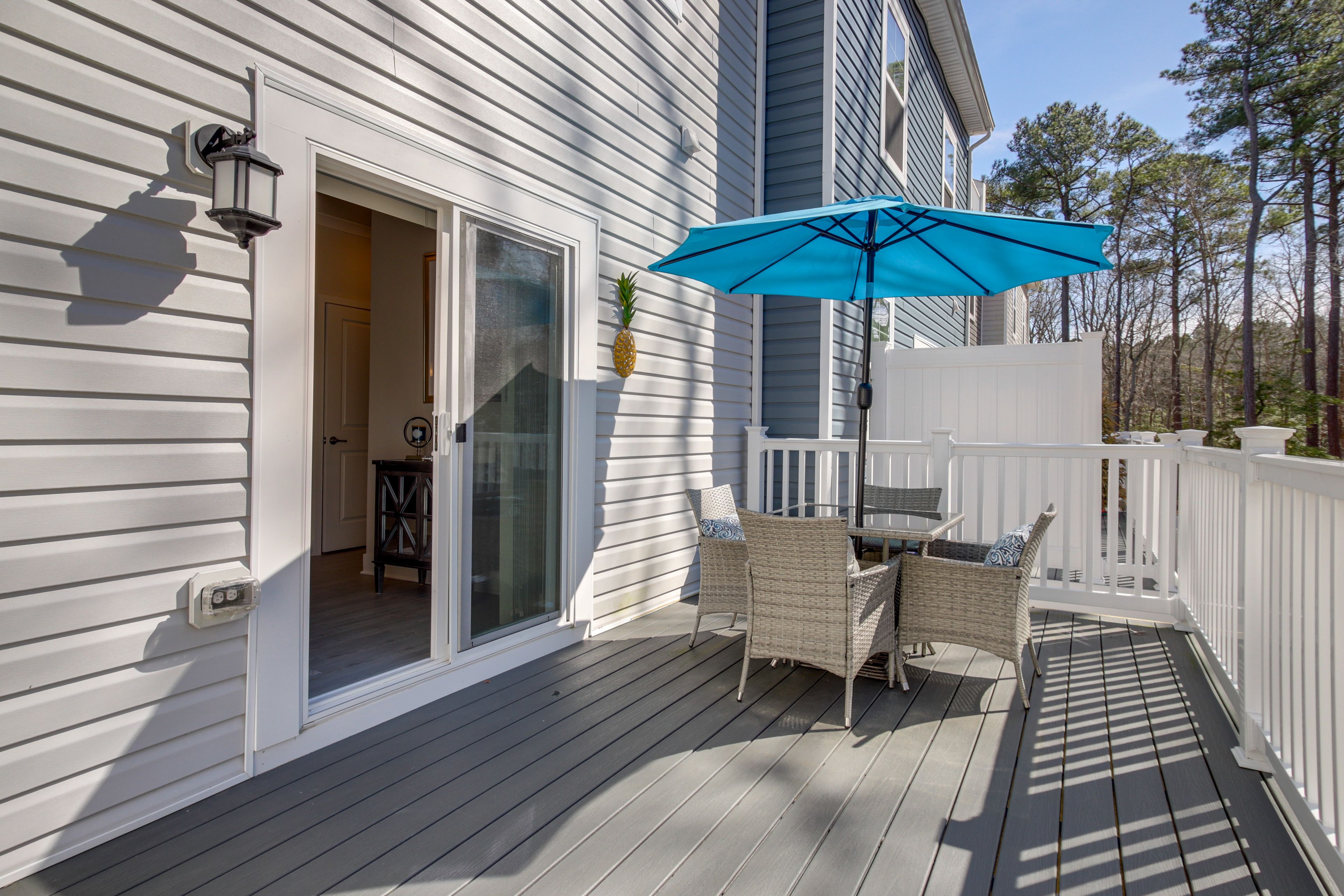 Deck 2 | Outdoor Dining Area