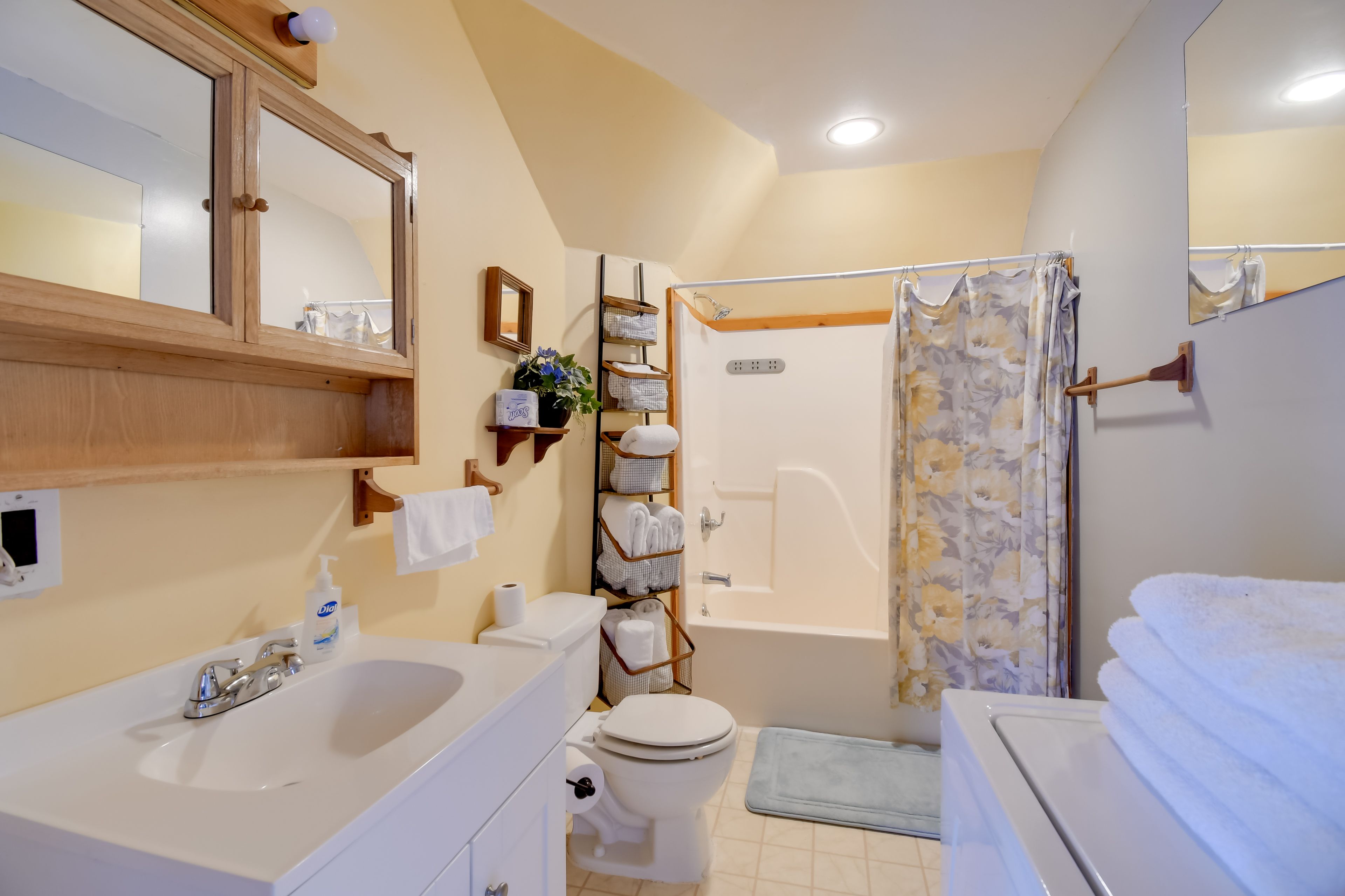 Full Bathroom | 1st Floor