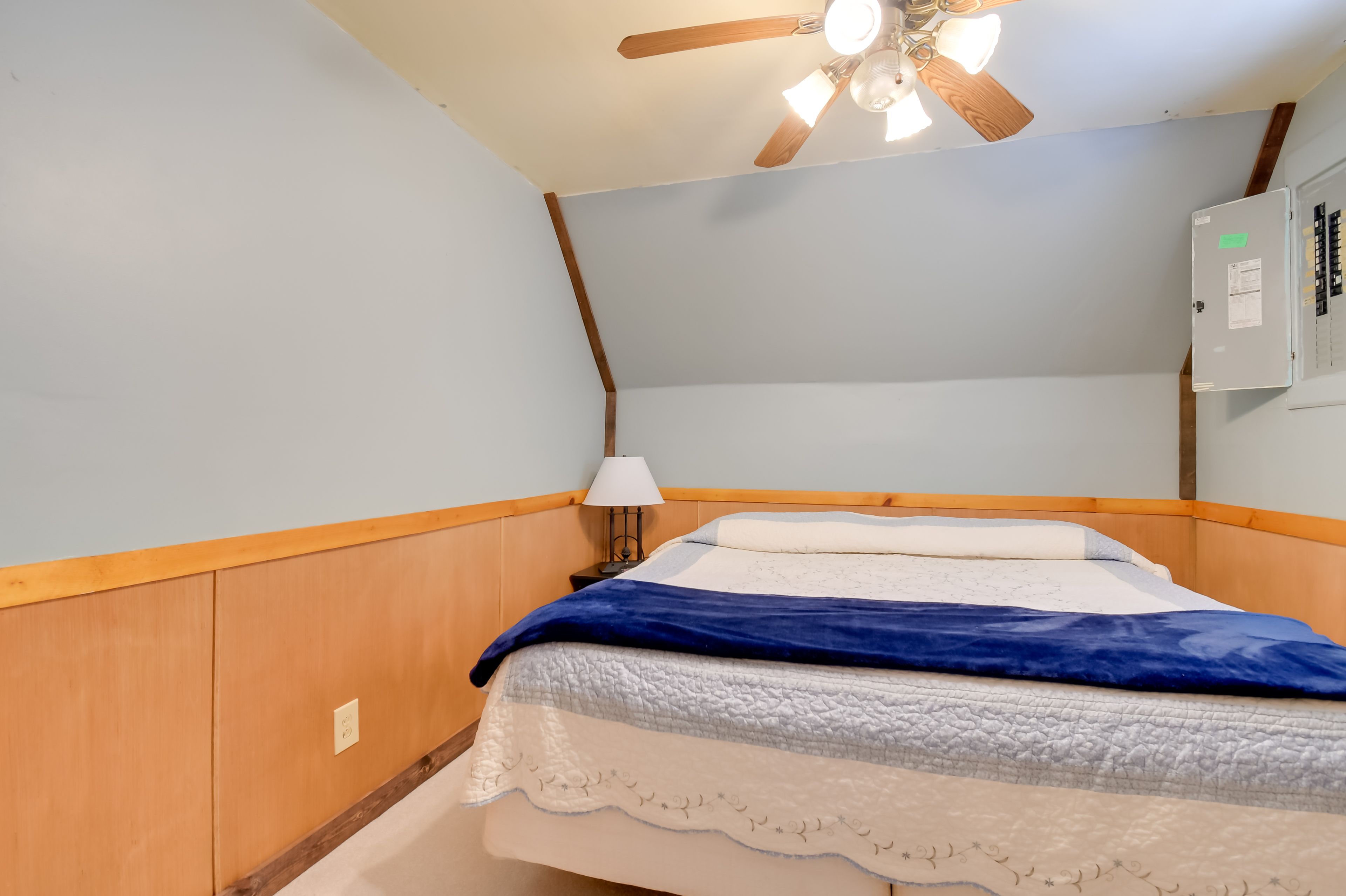 Bedroom 1 | California King Bed | 1st Floor