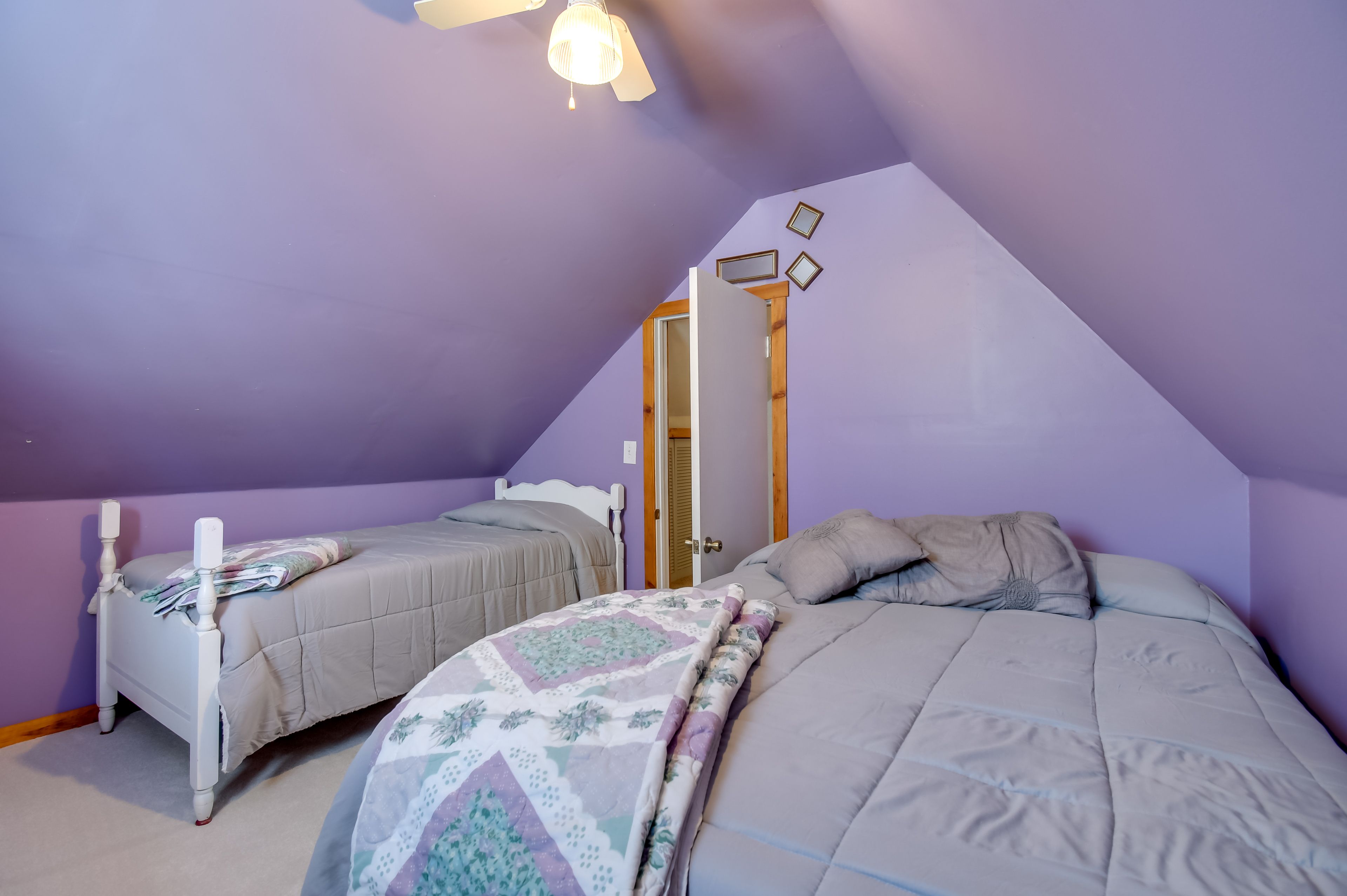 Bedroom 2 | Queen Bed | Twin Bed | 2nd Floor