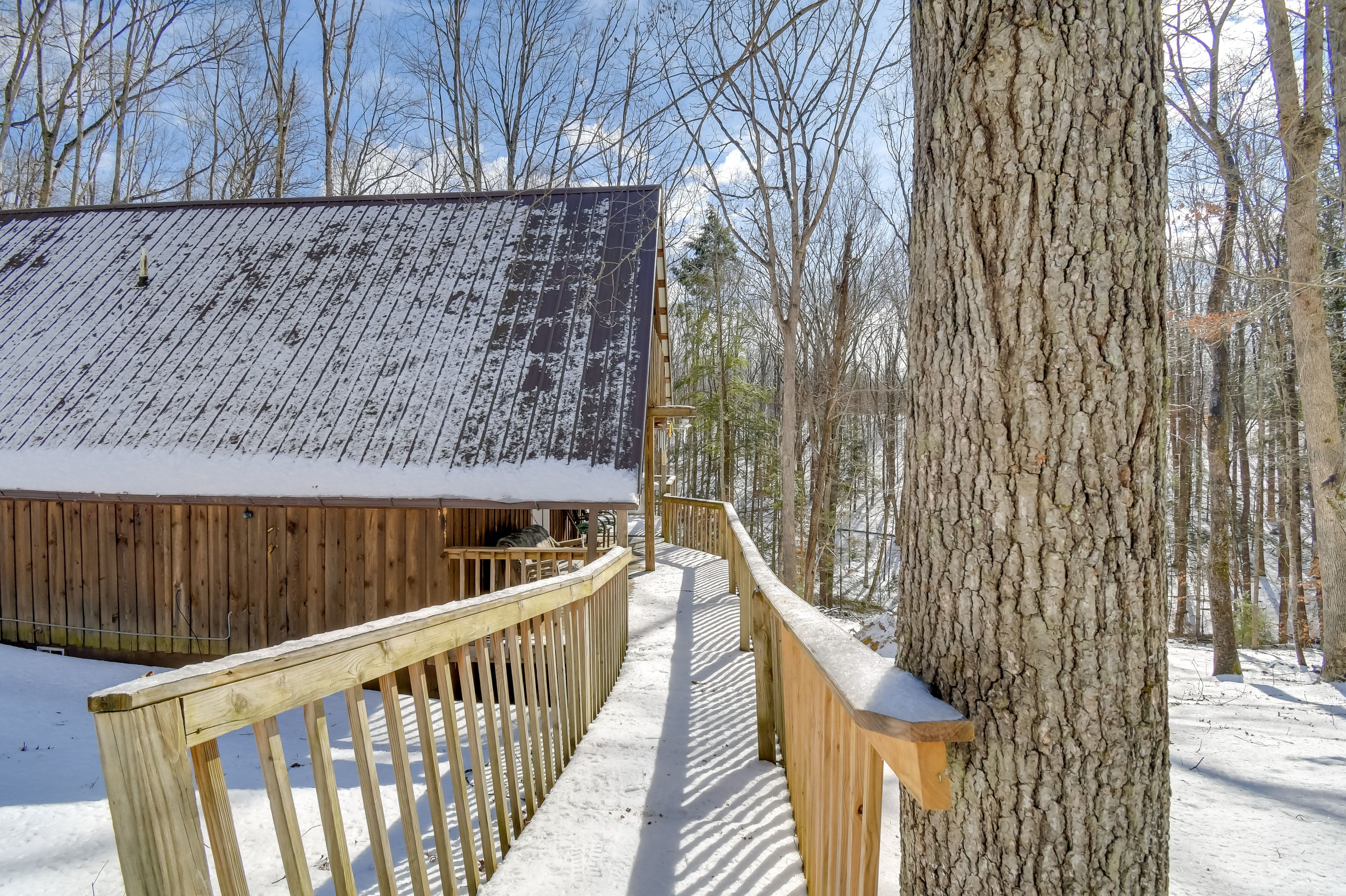 Driveway Parking | 4 Vehicles | Trailer Parking Allowed On-Site