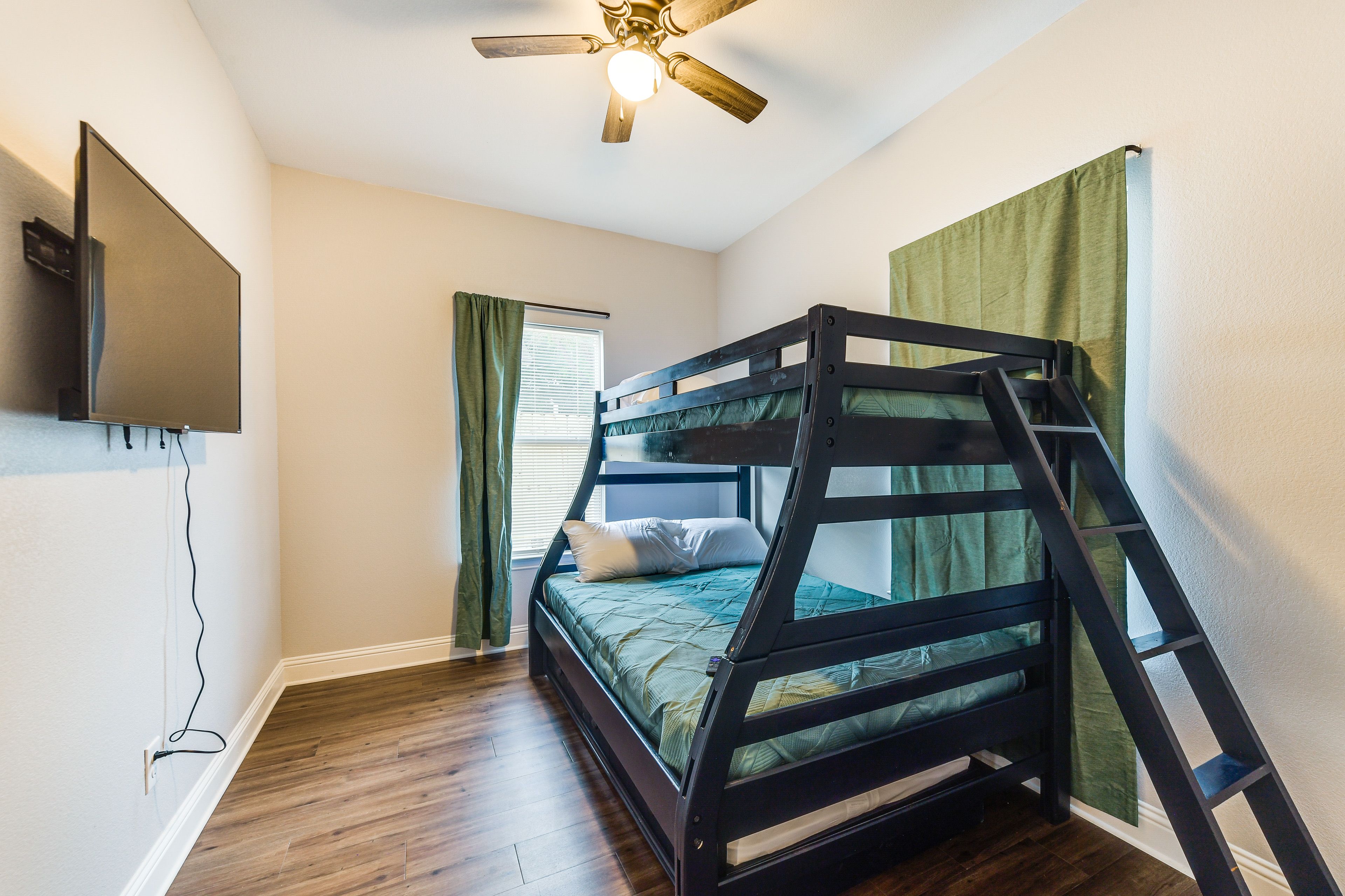 Bedroom 3 | Twin/Full Bunk Bed w/ Full Trundle | Smart TV
