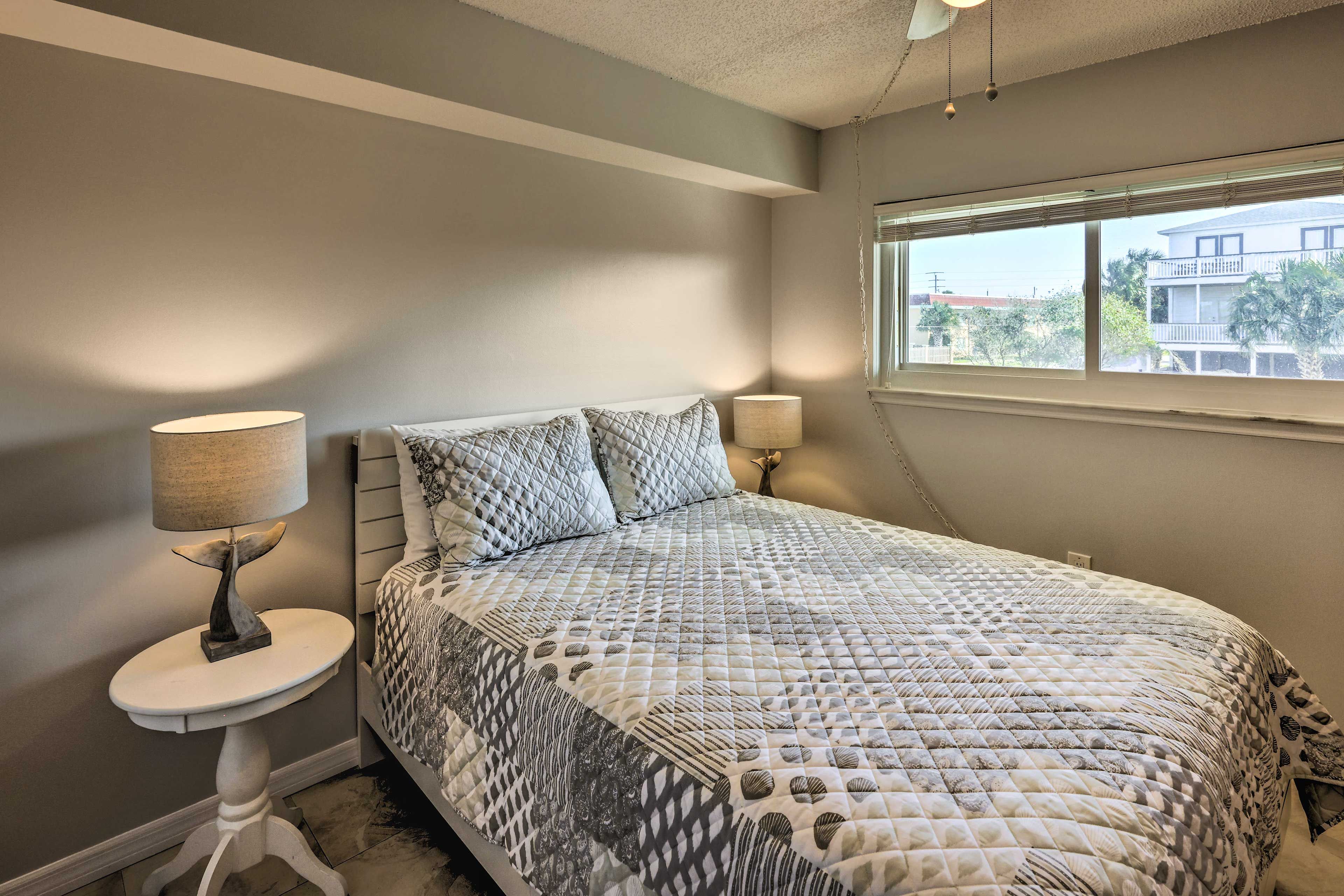 Bedroom 2 | Queen Bed | Smart TV w/ Cable