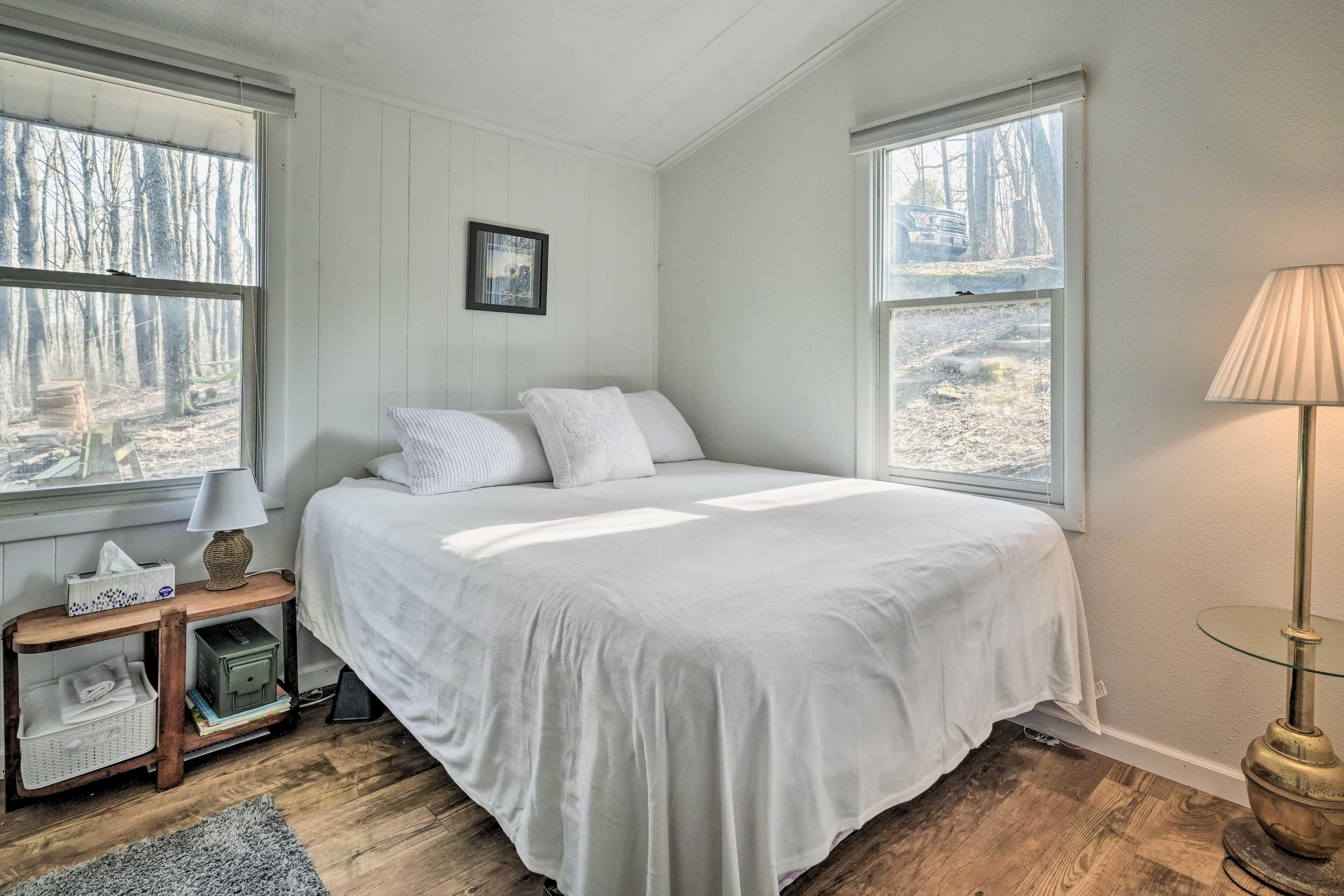 Bedroom 3 | Queen Bed