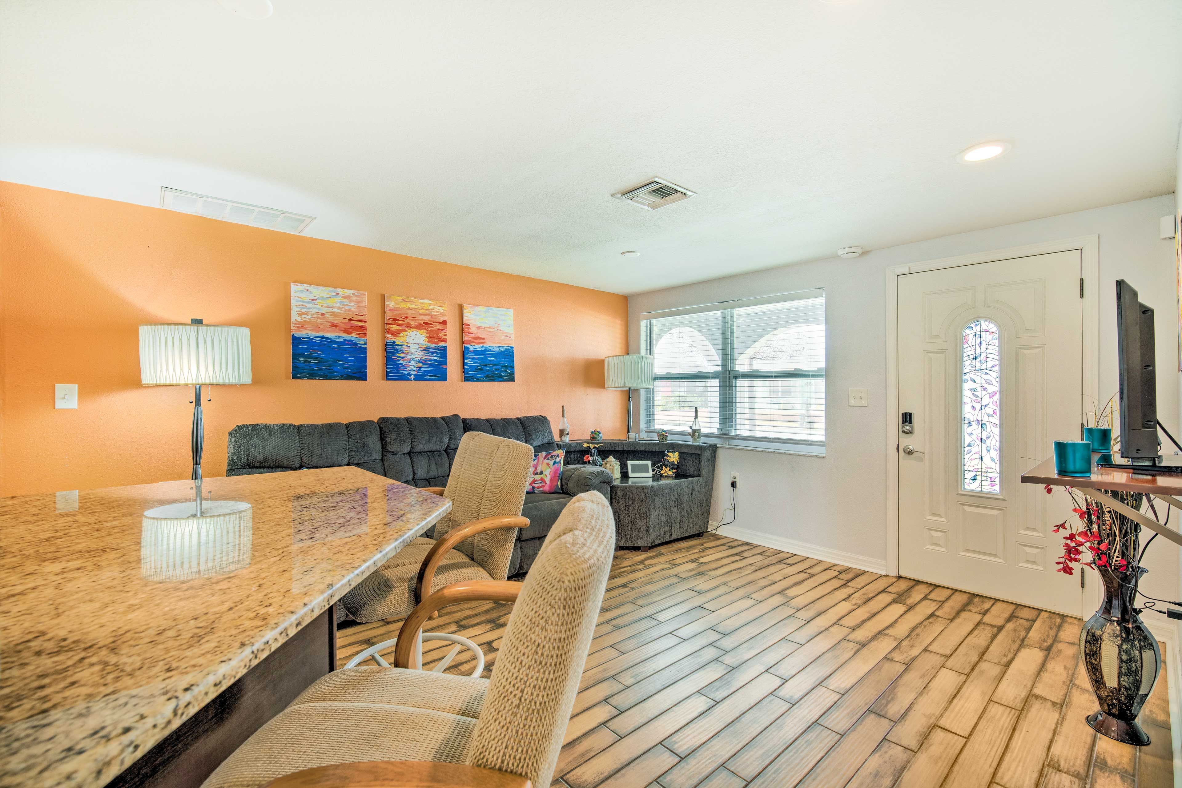 Living Room | Main Level | Central A/C | Free WiFi | Smart TV
