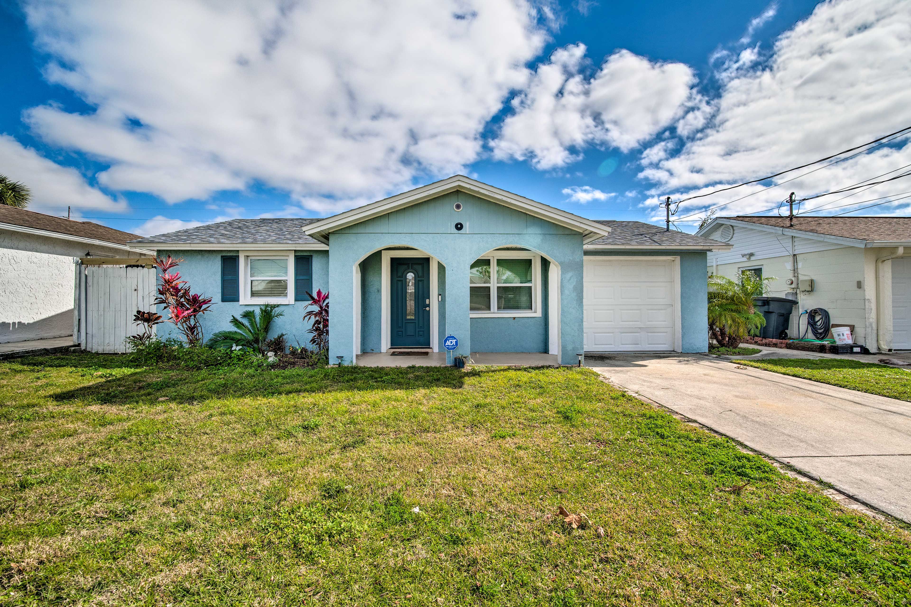 Home Exterior | 2 Exterior Security Cameras (Facing Out) | Keyless Entry