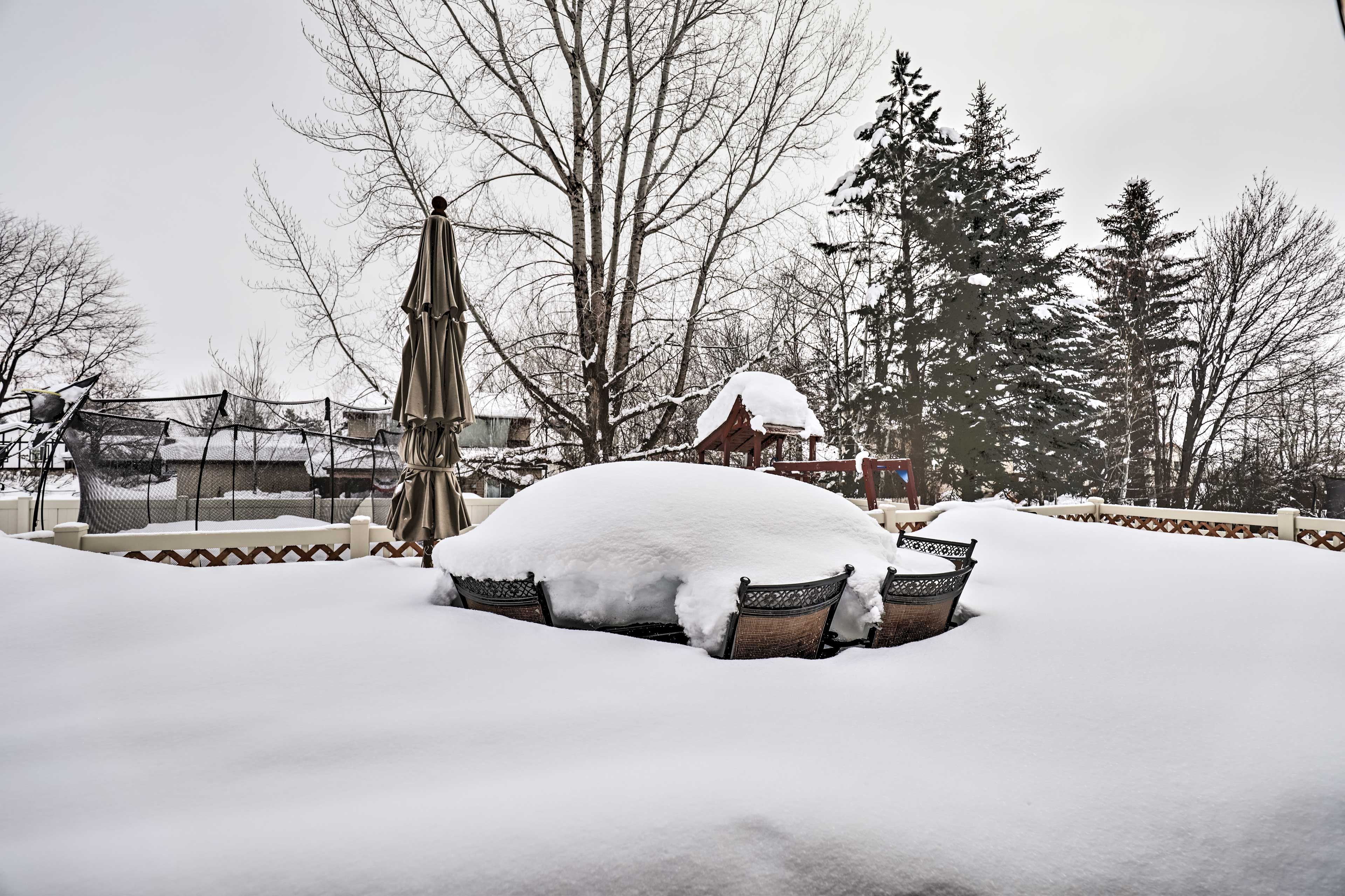 Deck | Outdoor Seating & Dining | Sun Umbrella