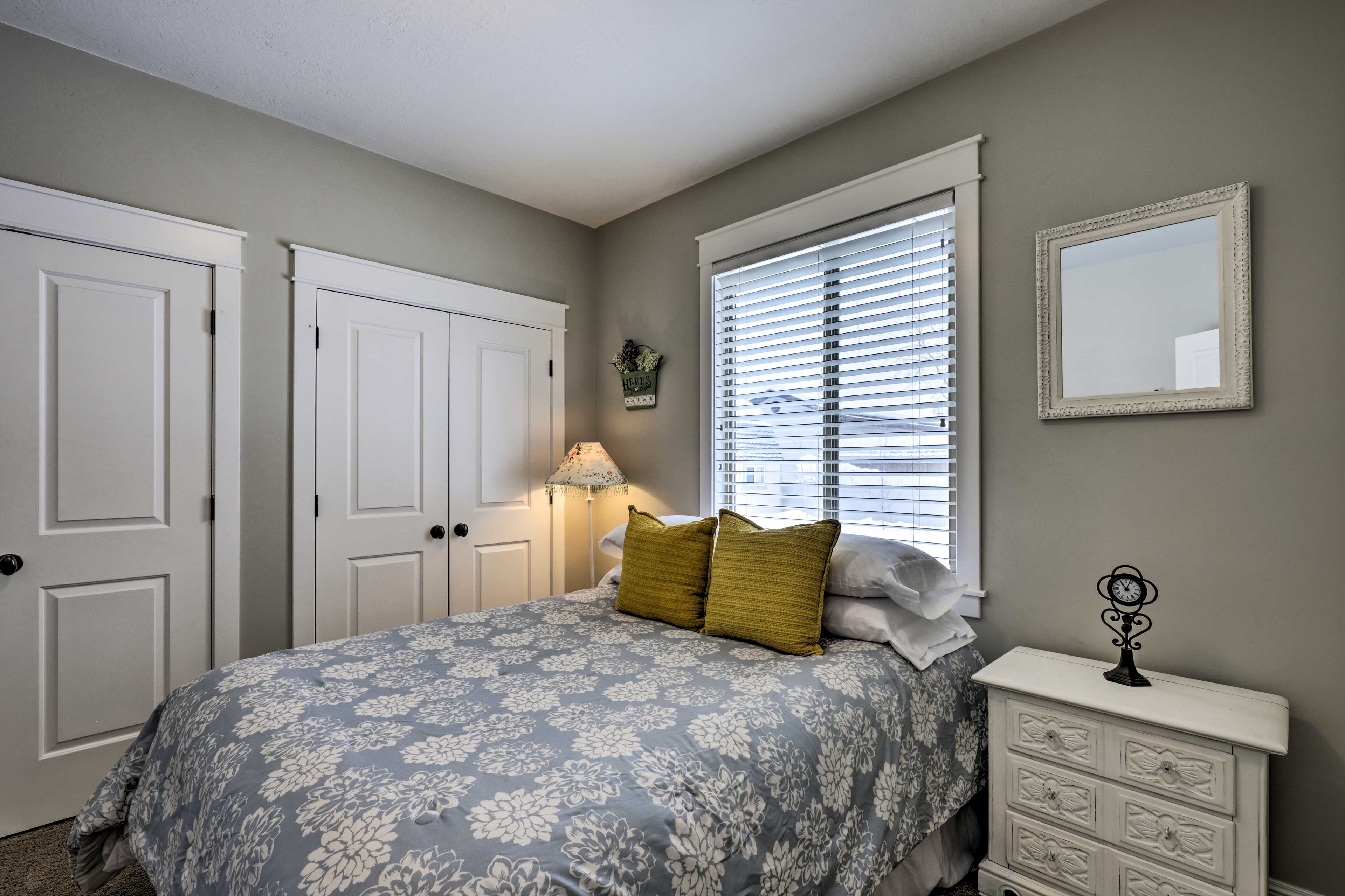 Bedroom 1 | 1st Floor | Queen Bed | Closet | Dresser | Linens Provided