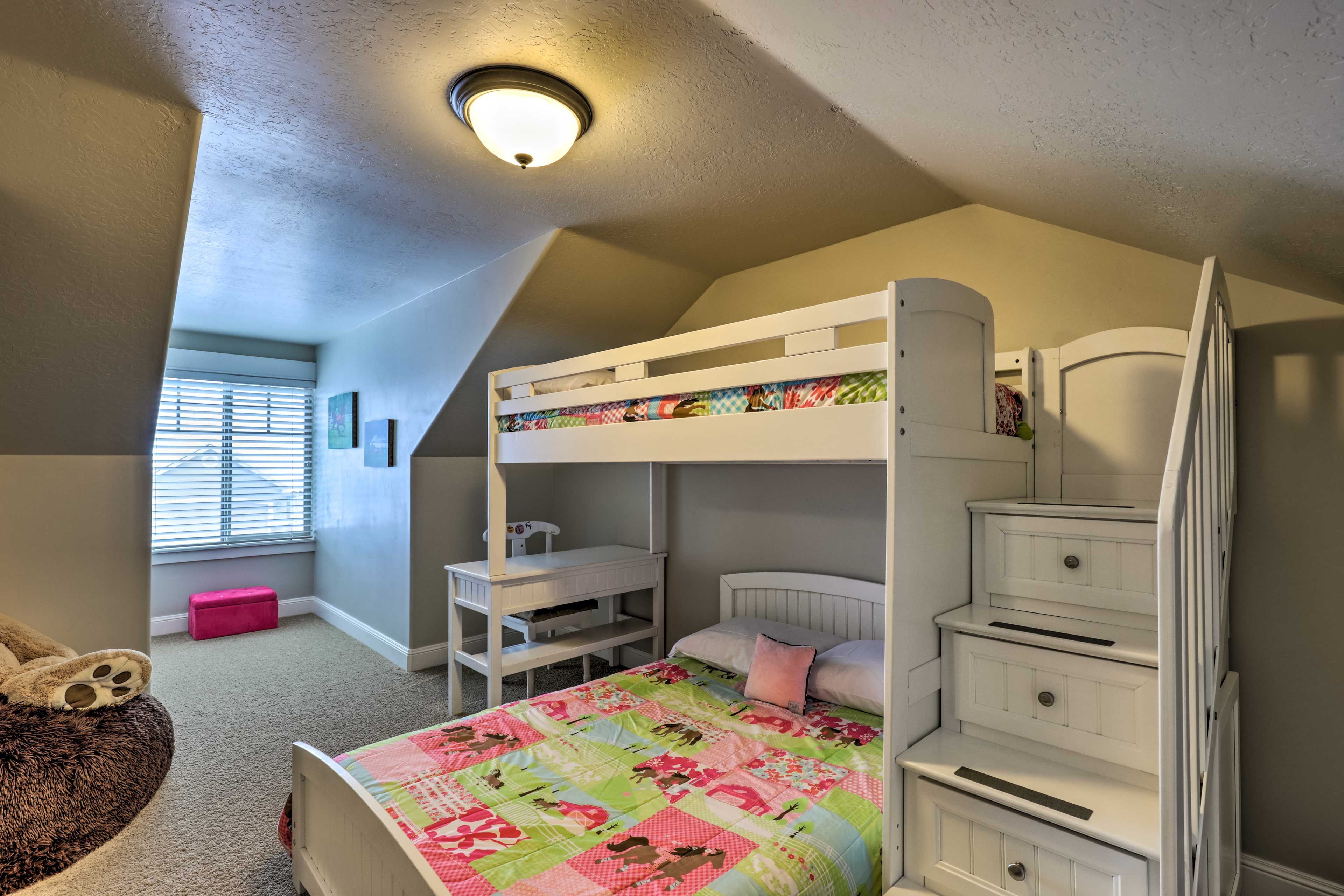 Bedroom 5 | 2nd Floor | Twin/Full Bunk Bed