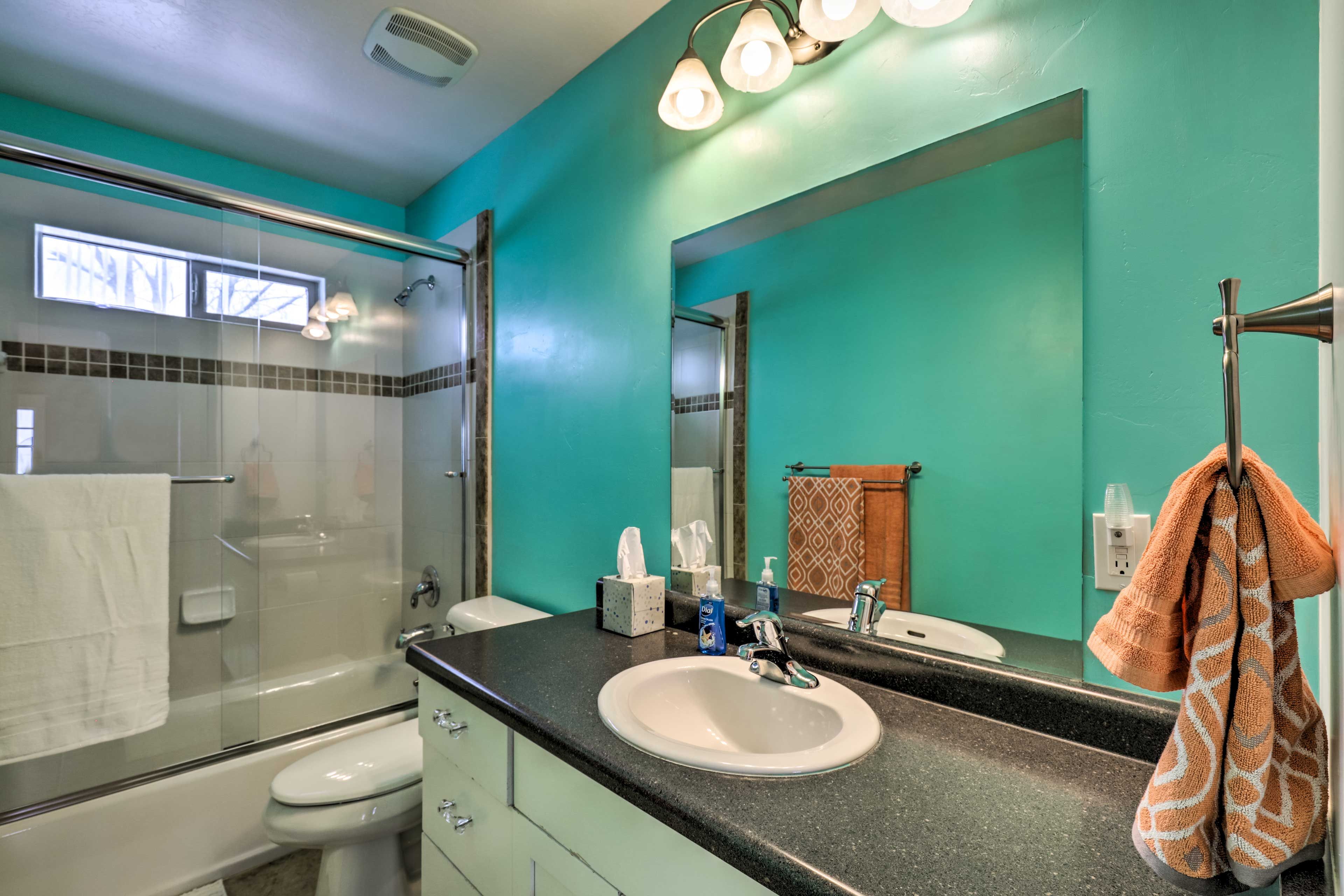 Full Bathroom | 2nd Floor | Shower/Tub Combo | Hair Dryer
