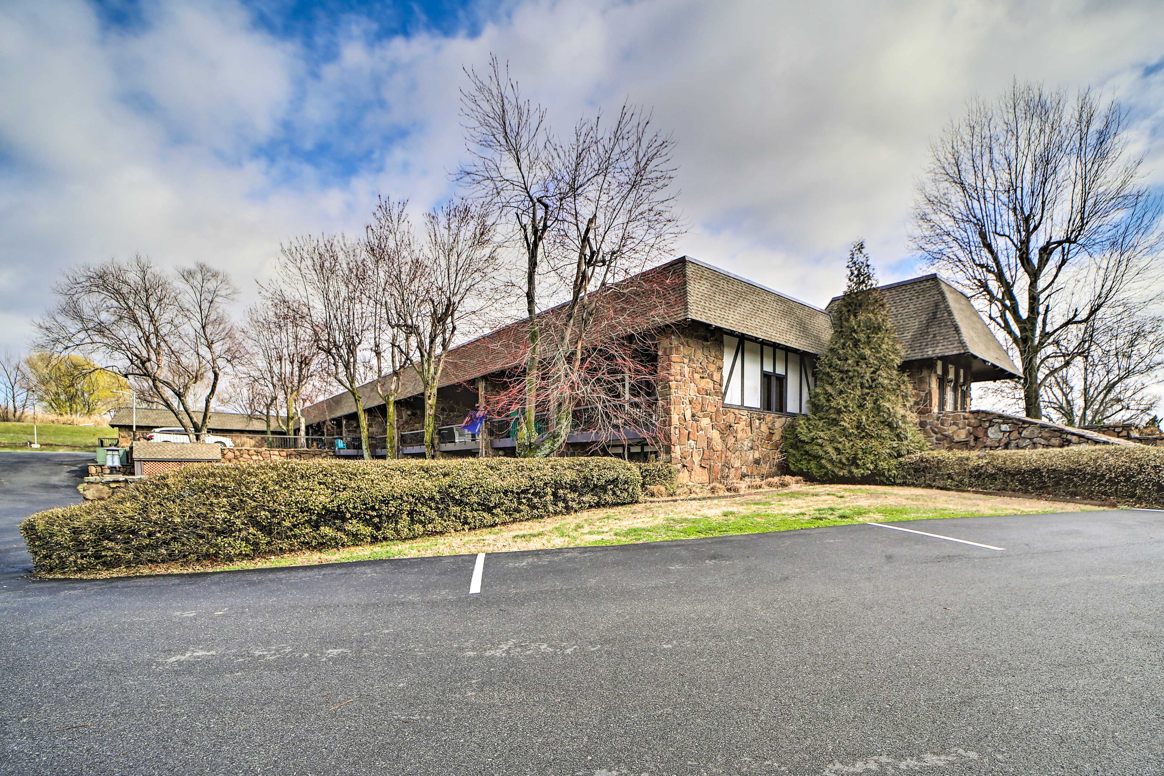 Parking | Community Parking Lot (2 Vehicles) | Golf Cart Parking