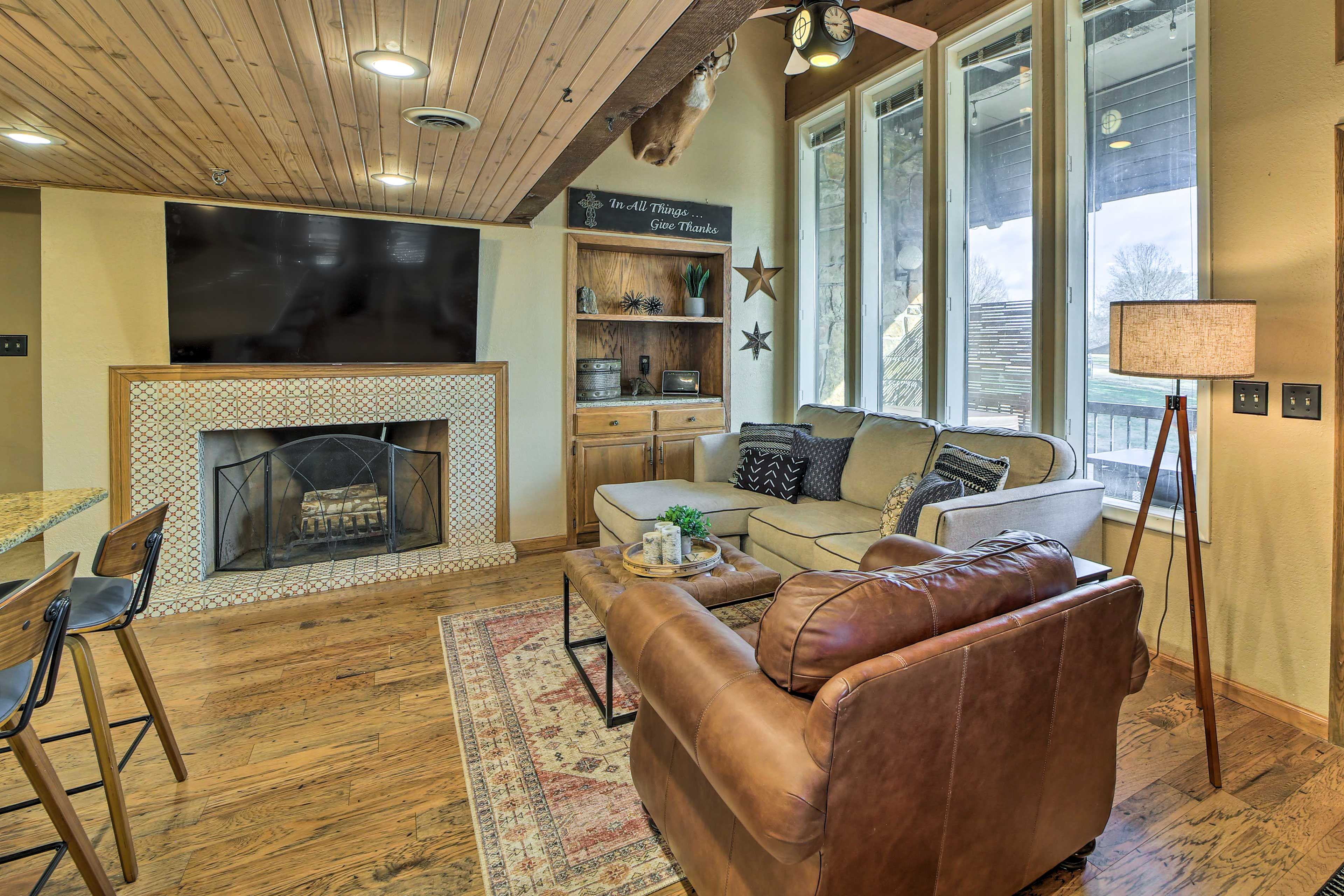 Living Room | Fireplace (Decorative Only)