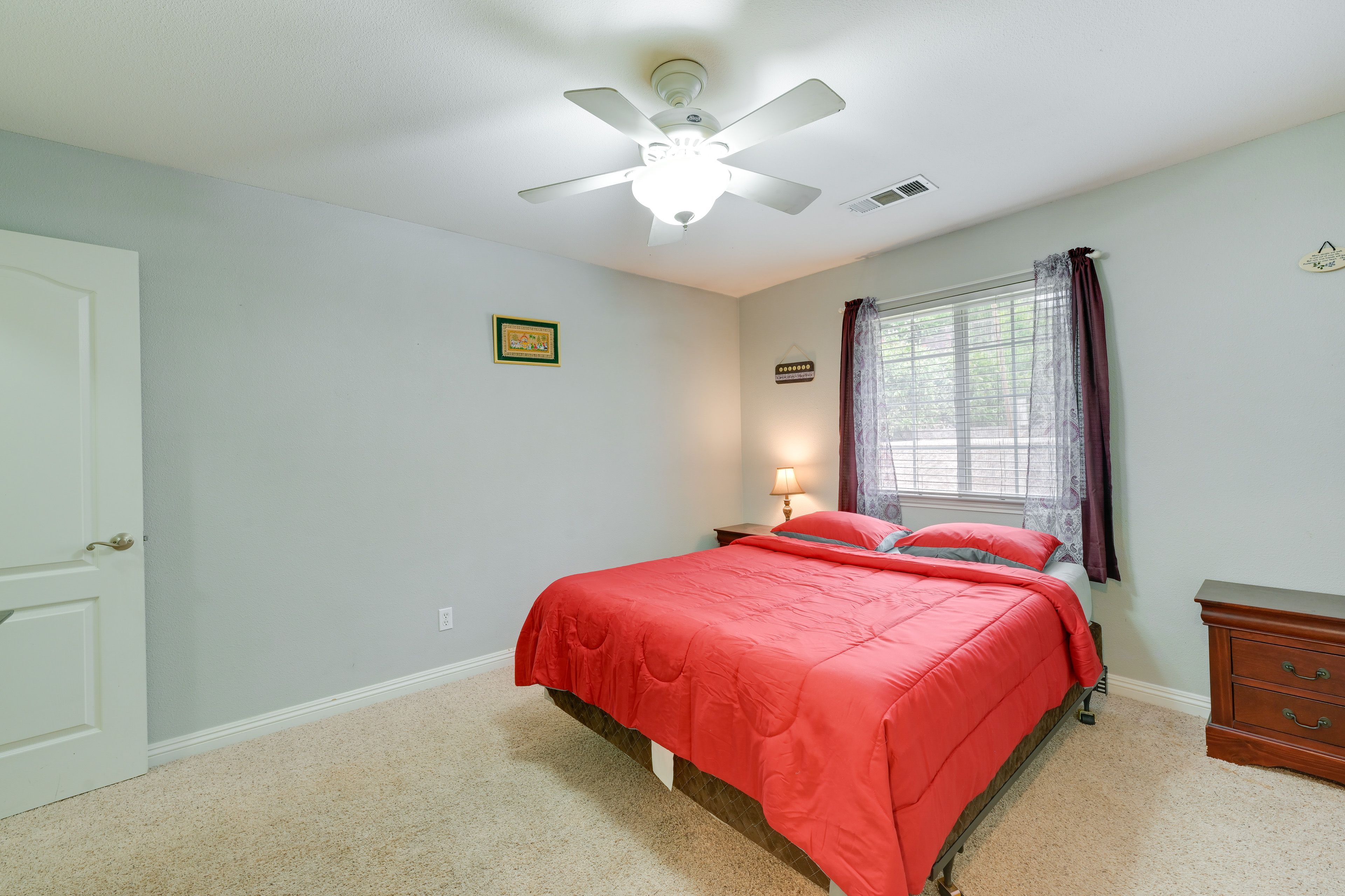 Bedroom 2 | Queen Bed | Walk-In Closet