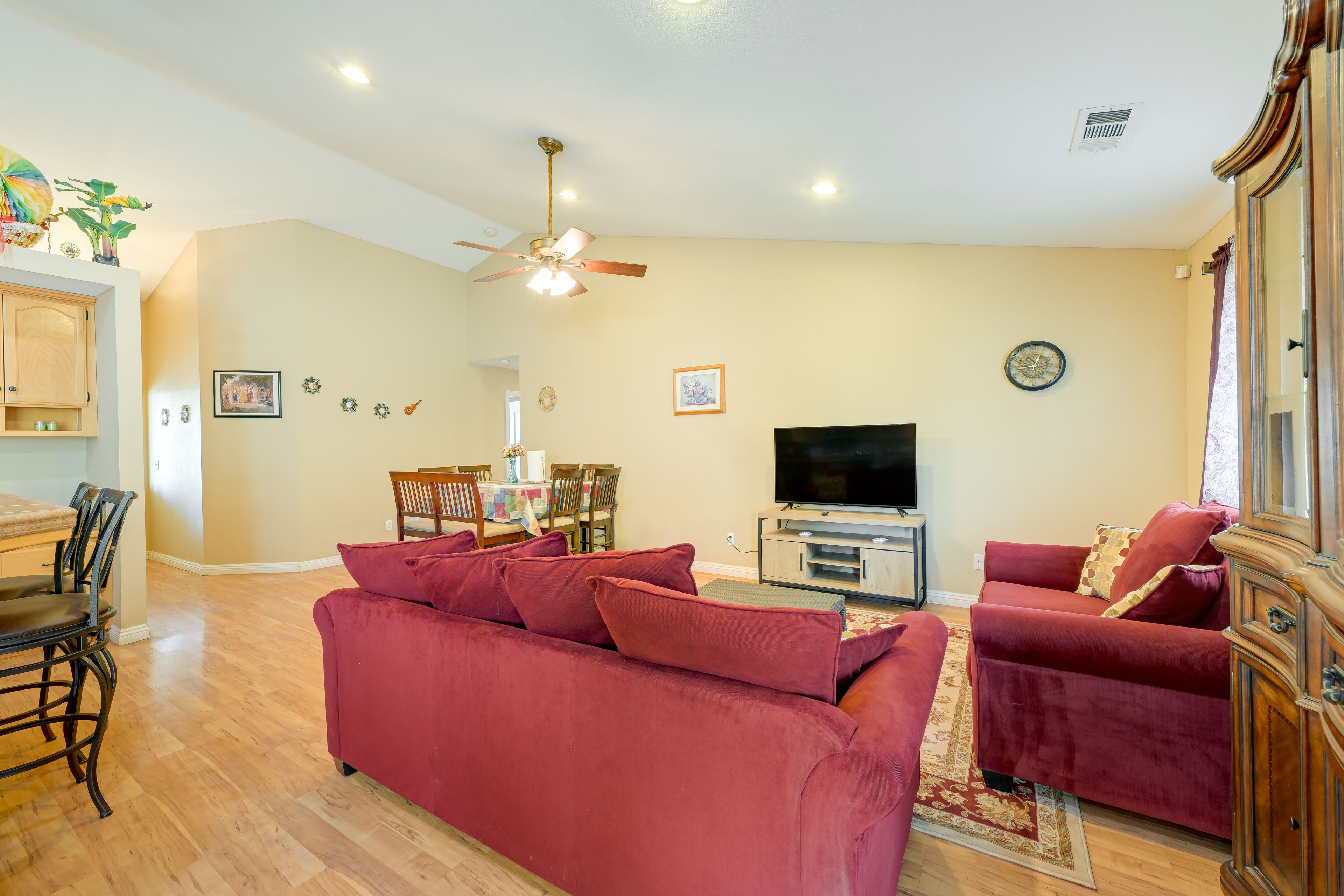 Living Room | Flat-Screen TV