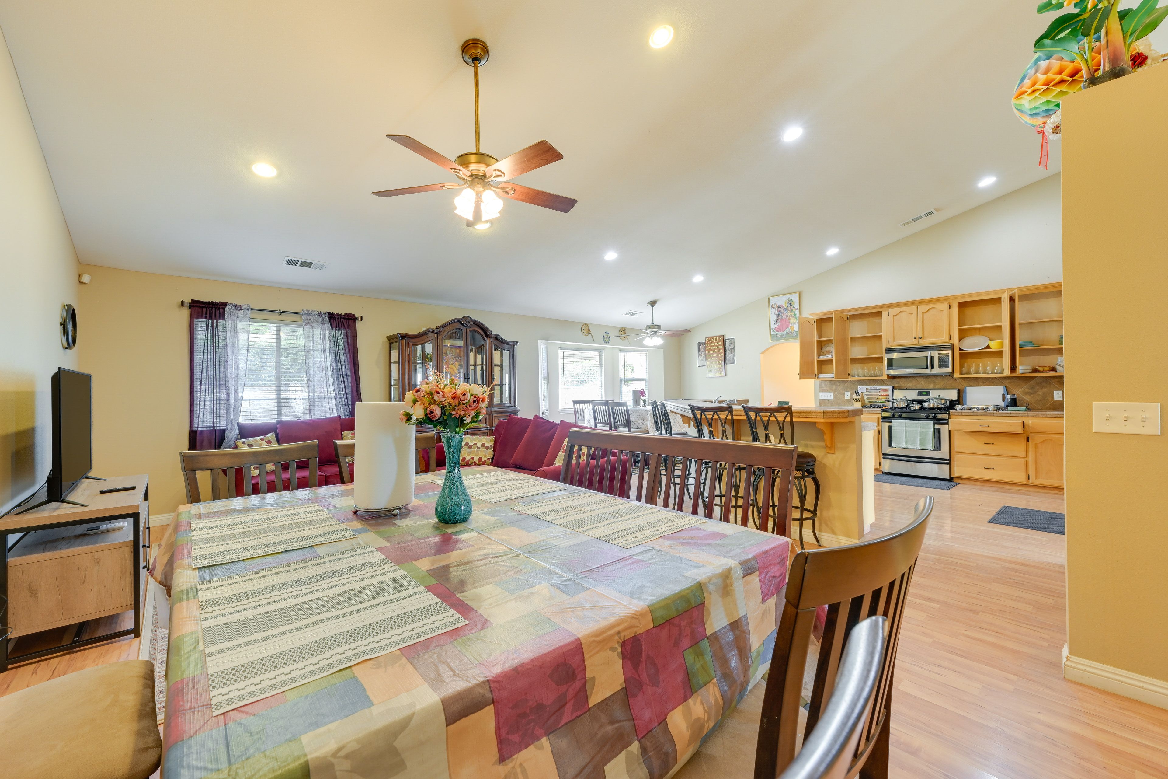 Dining Areas | Dishware/Flatware | Trash Bags/Paper Towels