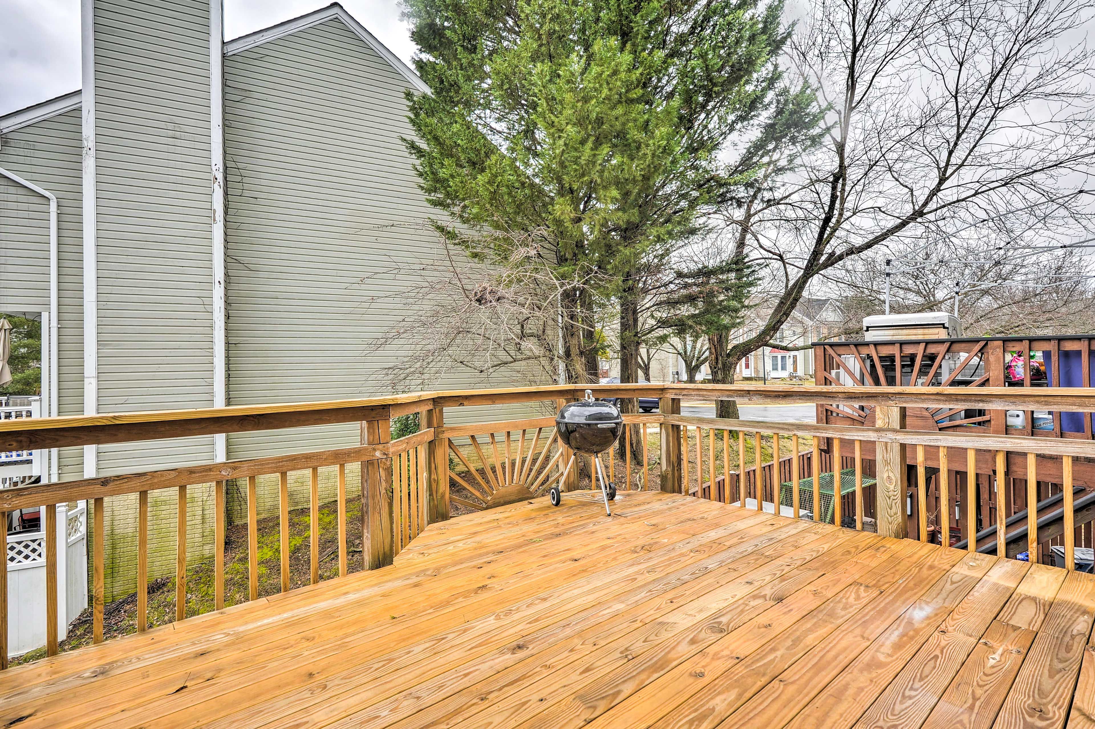 Deck | Charcoal Grill