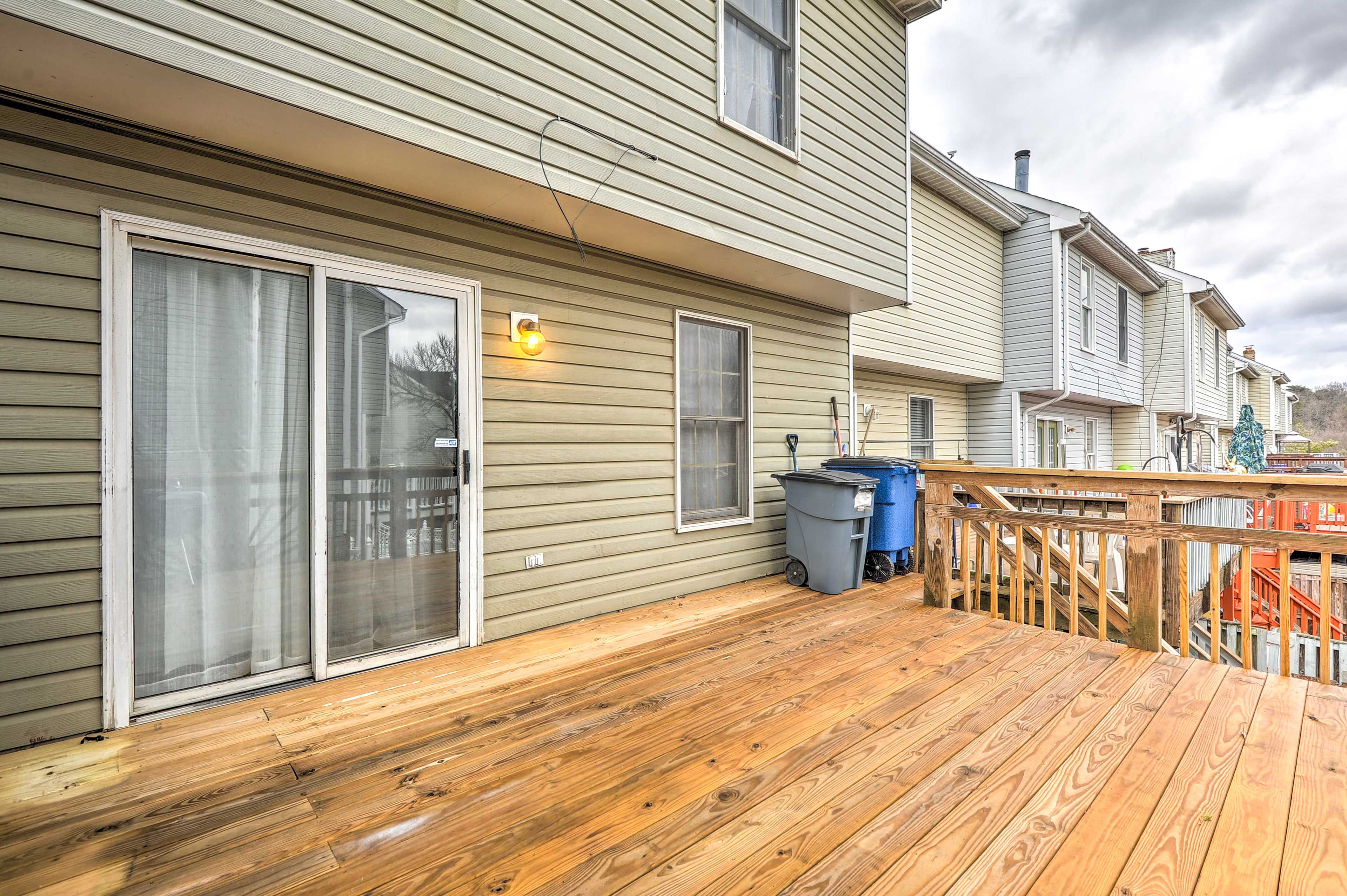 Deck | Charcoal Grill