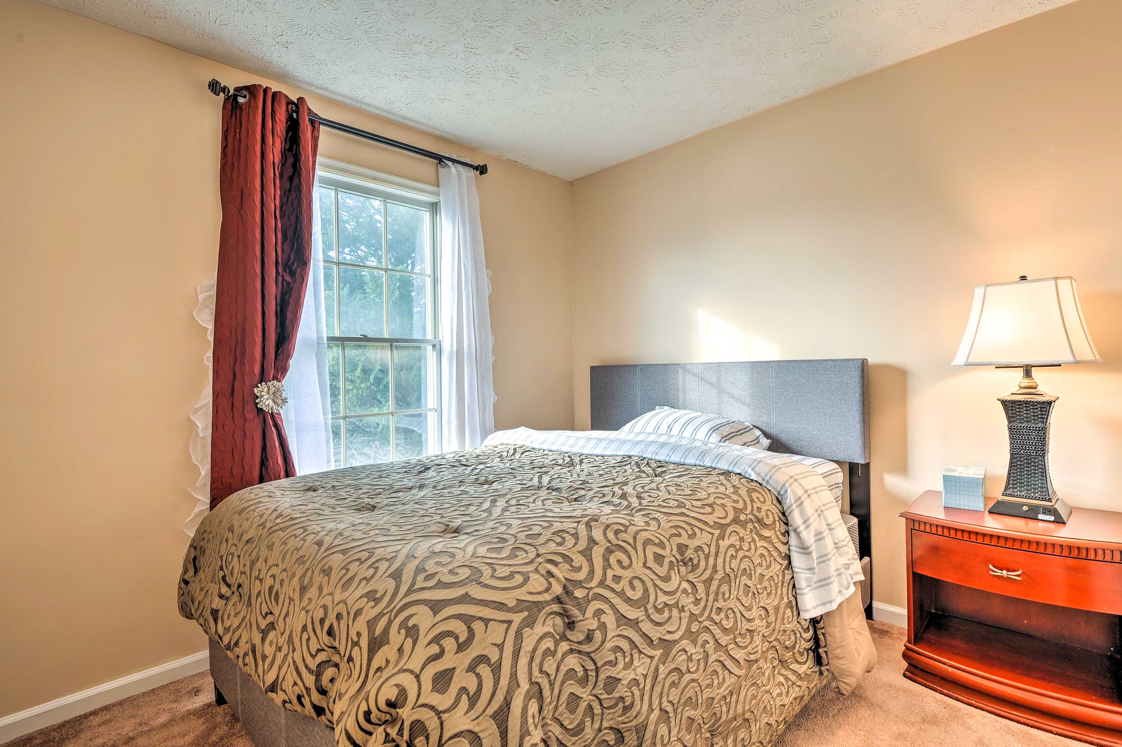 Bedroom 2 | Queen Bed