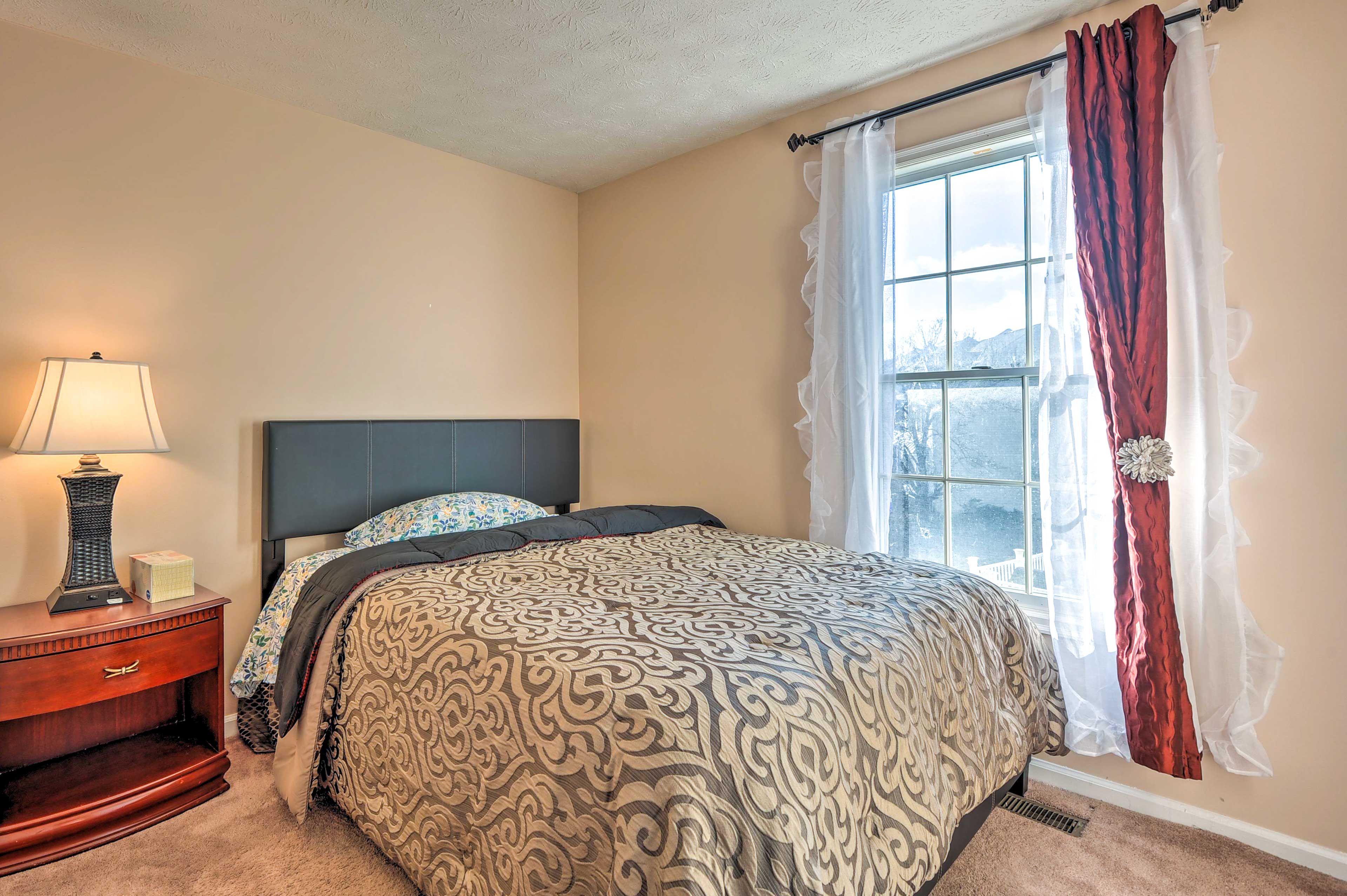 Bedroom 3 | Queen Bed