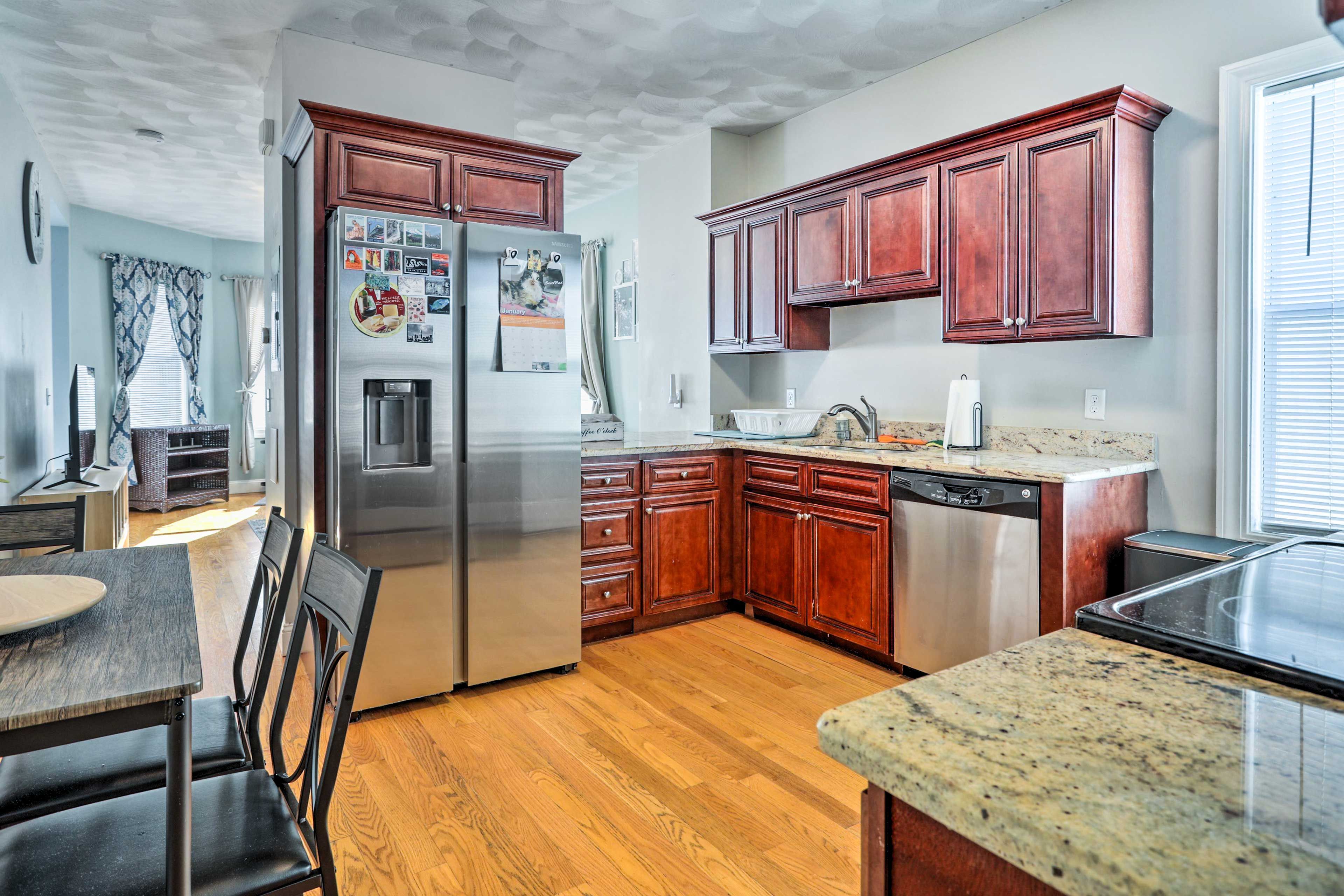 Kitchen | Paper Towels/Trash Bags Provided