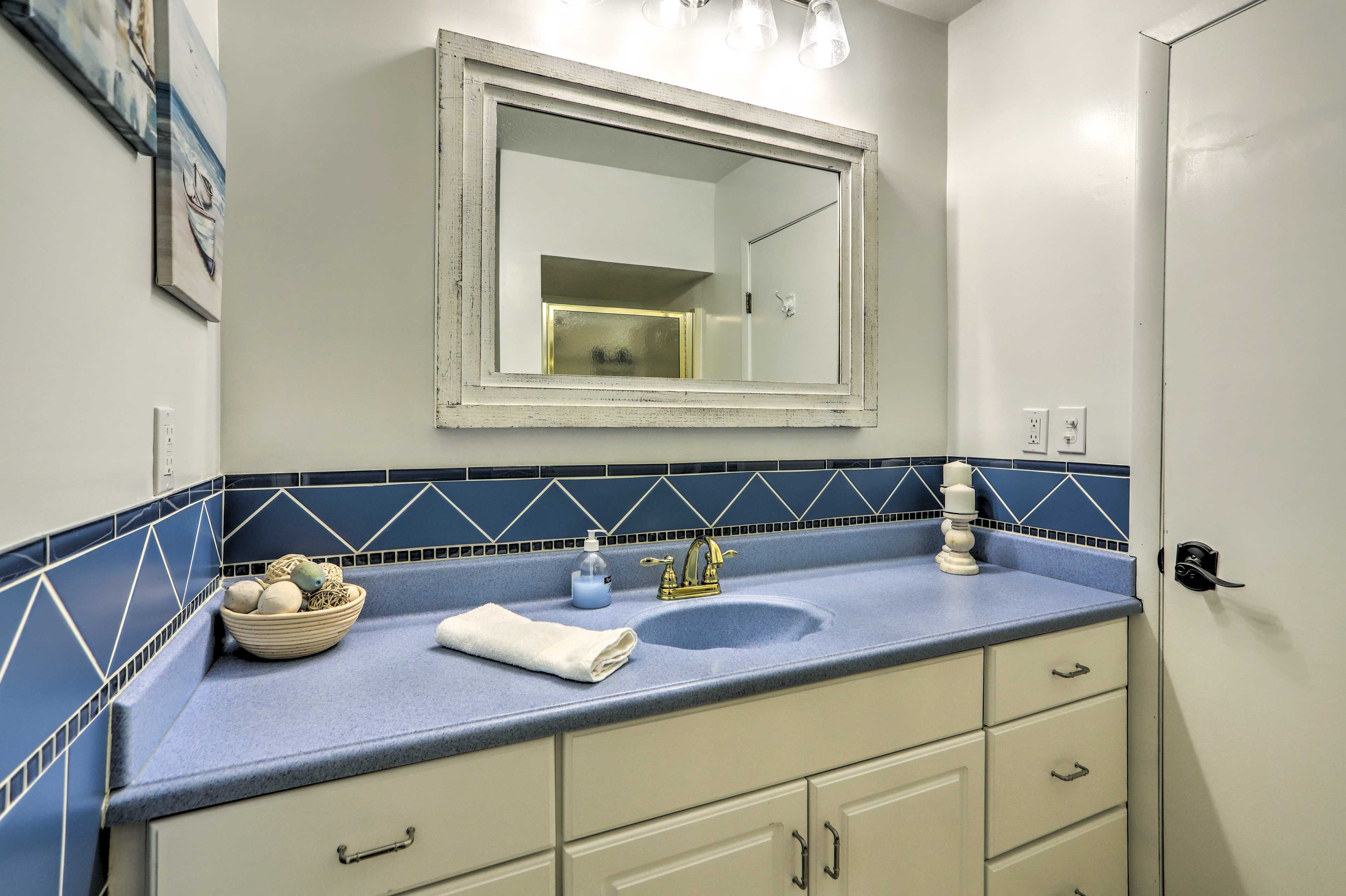 Full Bathroom | 1st Floor