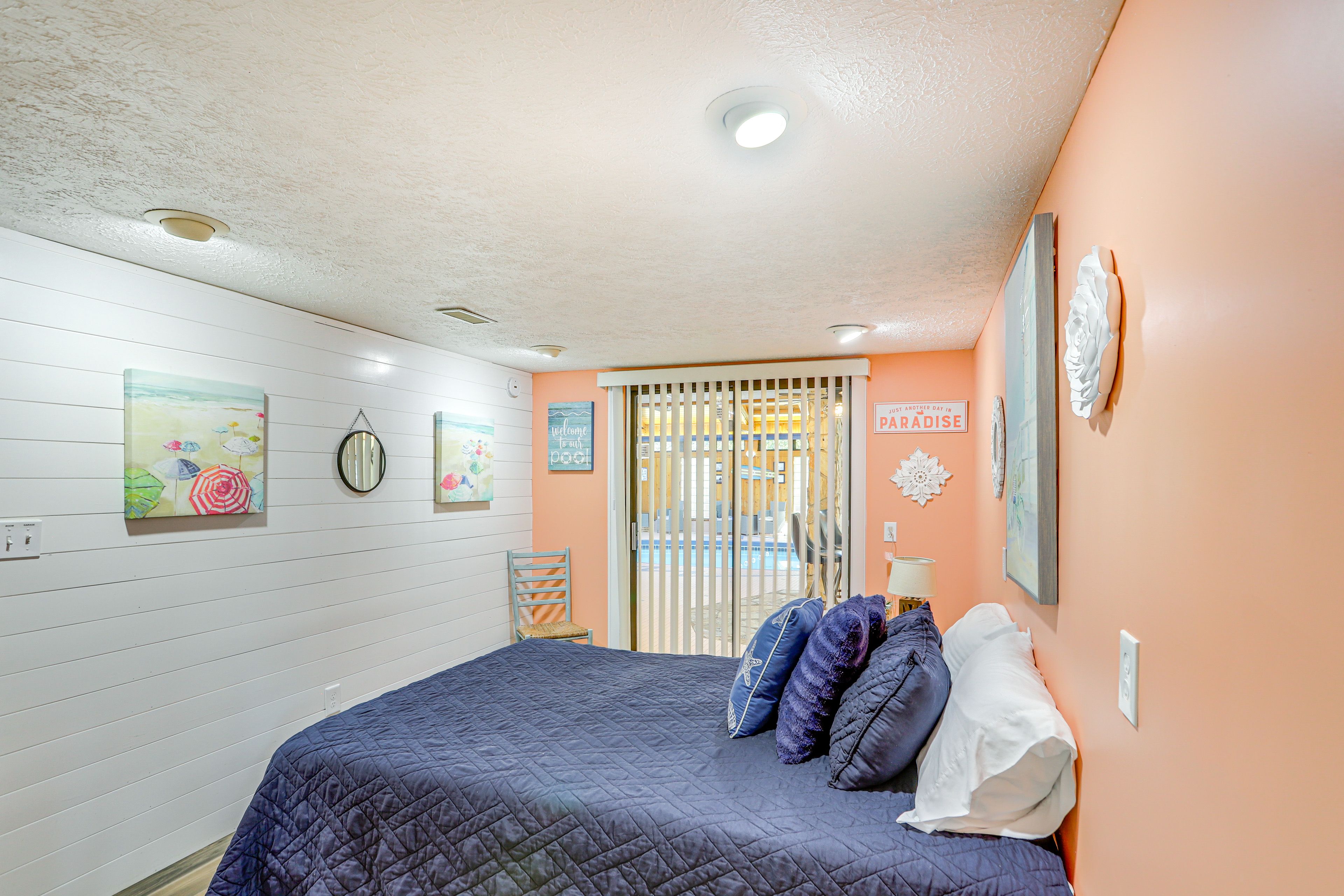 Bedroom 2 | 1st Floor | Queen Bed