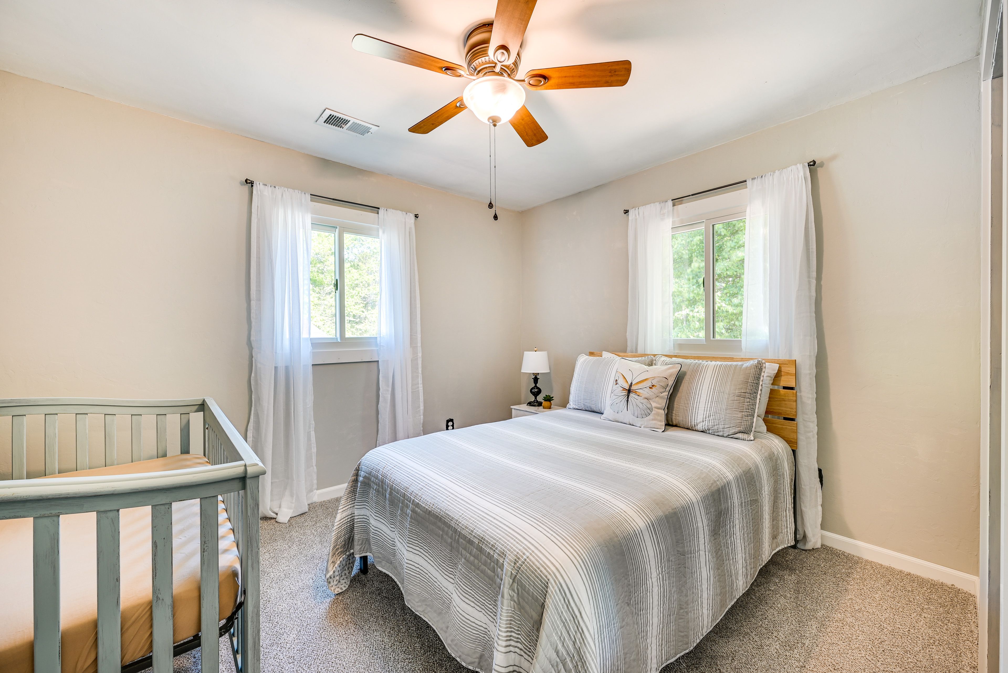 Bedroom 1 | Queen Bed | Crib